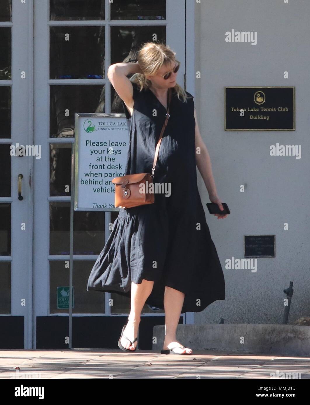 Kirsten Dunst Montre Son Bebe Bosse Dans Une Robe Noire Mettant En Vedette Kirsten Dunst Ou Los Angeles California United States Quand 10 Avr 18 Credit Wenn Com Photo Stock Alamy
