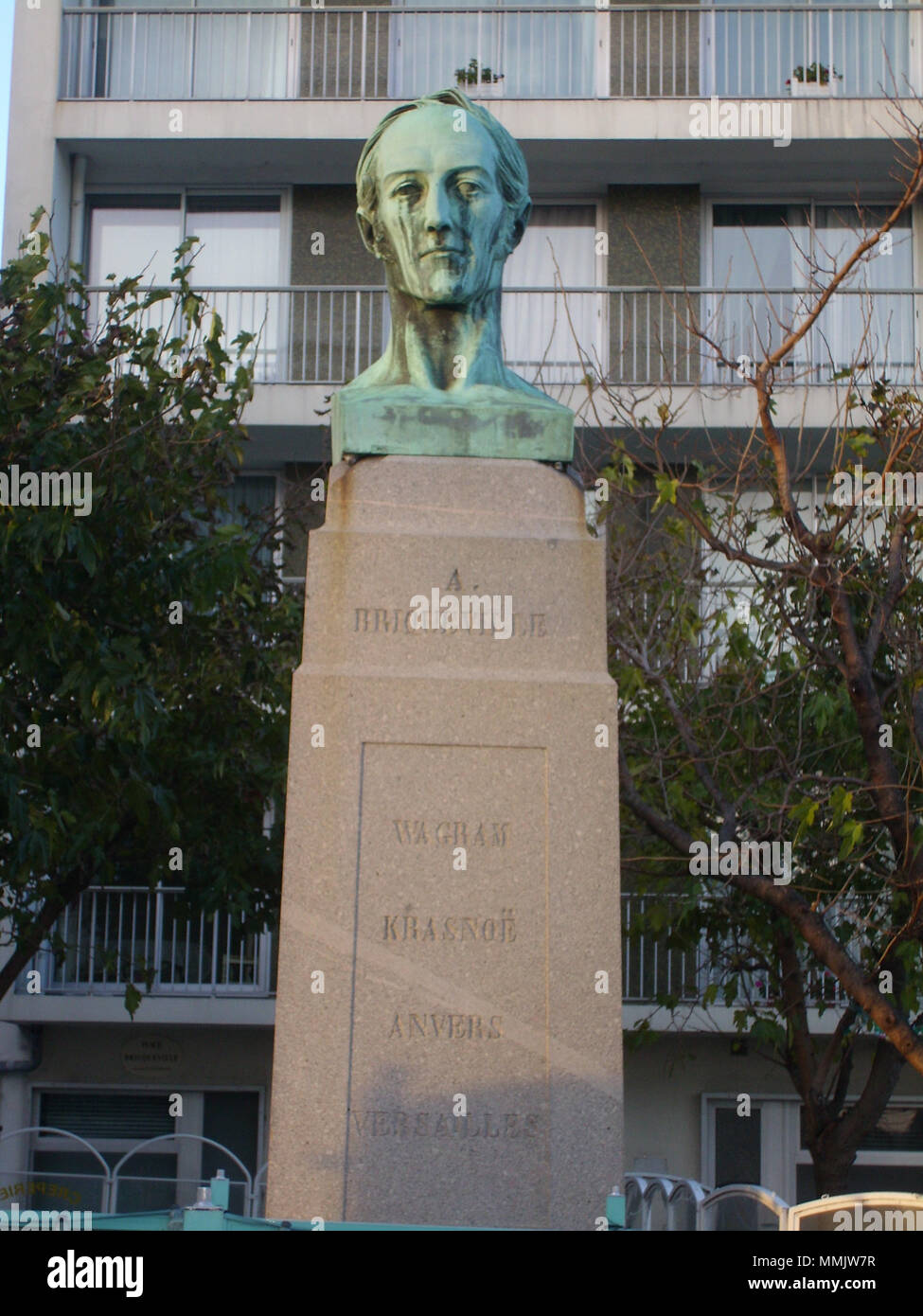 . English : Cherbourg-Octeville Cherbourg, France : Buste d'w:fr:Armand de Bricqueville, le colonel et député, par w:fr:David d'Angers. L'emplacement de l'appareil photo 49° 38' 24.36" N, 1° 37' 17.4" W Voir ce et d'autres images sur : OpenStreetMap - Google Earth ; 49,640100 -1.621500 . 3 janvier 2010. HaguardDuNord (talk) 22:30, 26 April 2010 (UTC) 106 Buste de Bricqueville (2) Banque D'Images