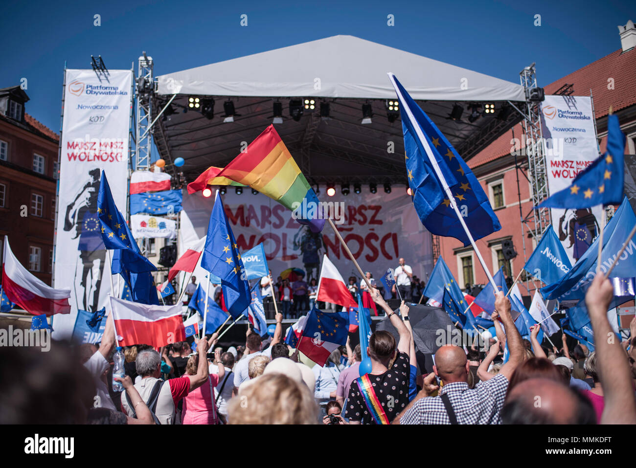 2018.05.12, Varsovie, Pologne. Des dizaines de milliers de Polonais se rassemblent pour manifester un soutien continu pour l'adhésion de la Pologne dans l'UE. Banque D'Images