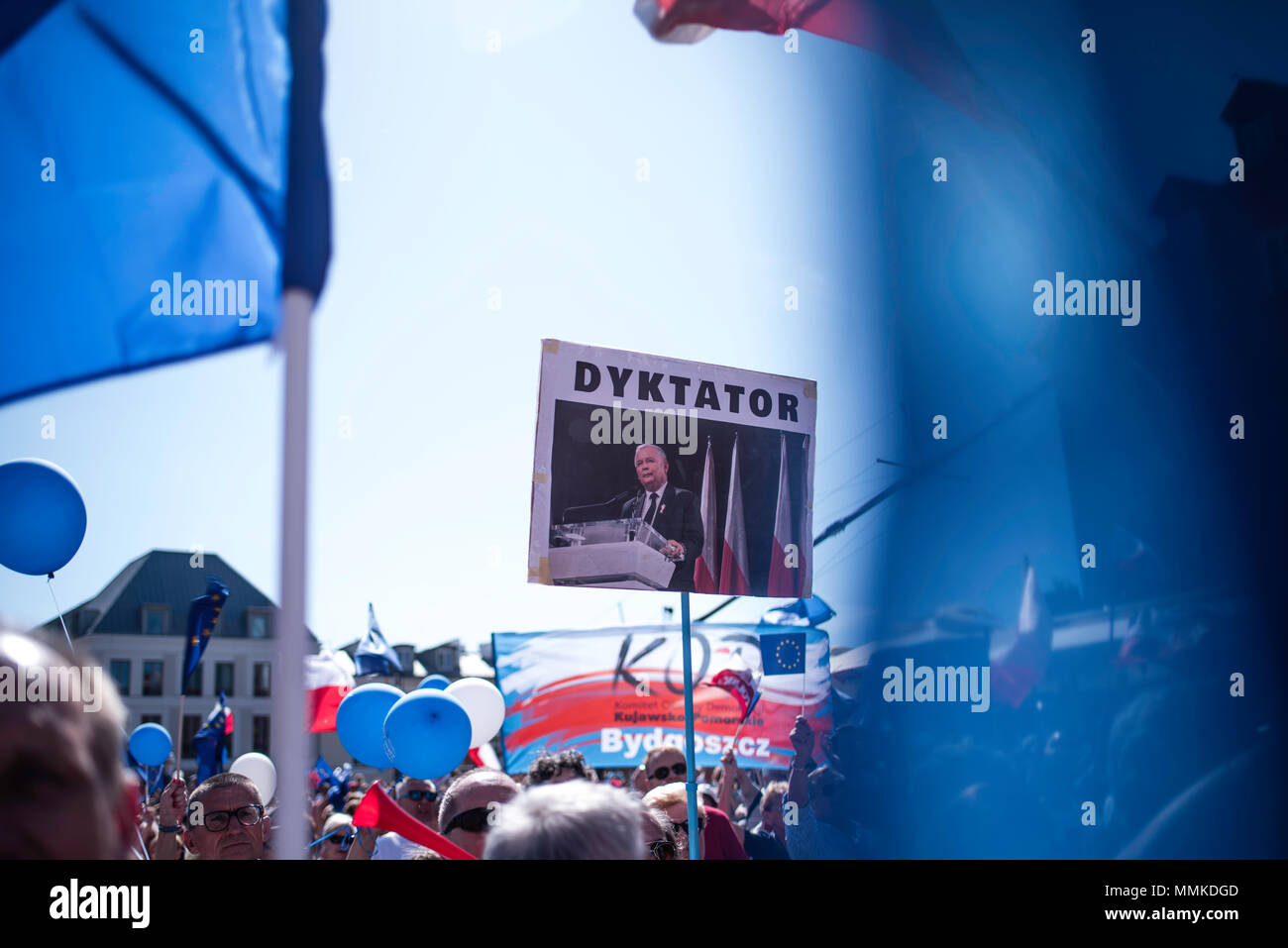 2018.05.12, Varsovie, Pologne. Des dizaines de milliers de Polonais se rassemblent pour manifester un soutien continu pour l'adhésion de la Pologne dans l'UE. Banque D'Images