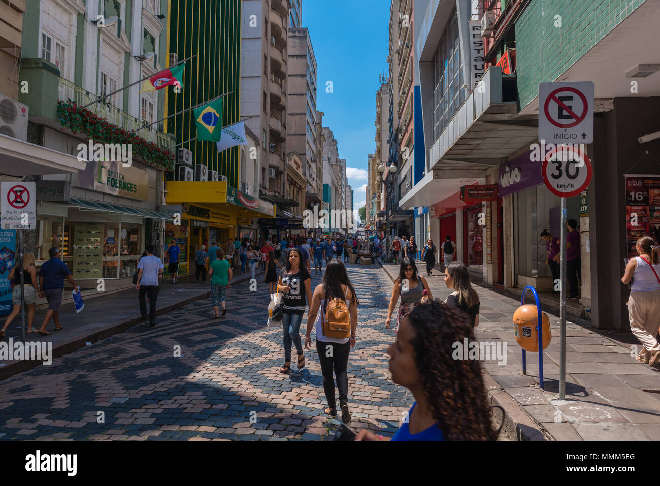 La vie quotidienne dans le centre ville animé, Porto Alegre, Rio Grande do Sul, Brésil, Amérique Latine Banque D'Images