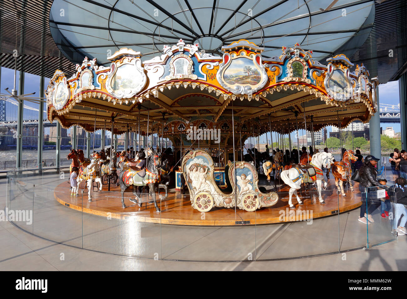 Jane's Carousel au pont de Brooklyn Park Banque D'Images