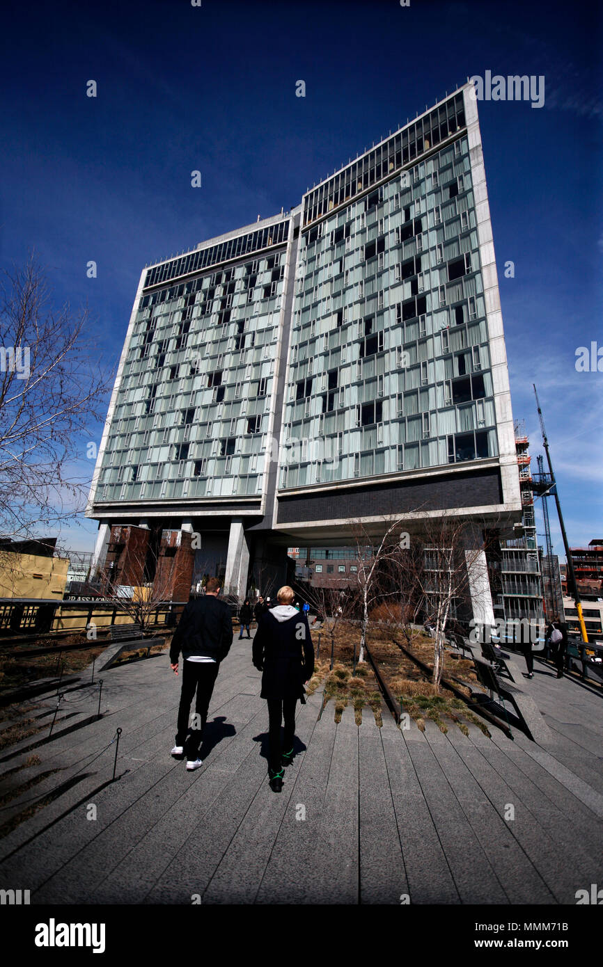 L'hôtel Standard vu depuis le long de la ligne élevée dans le Meatpacking district de Manhattan. Banque D'Images