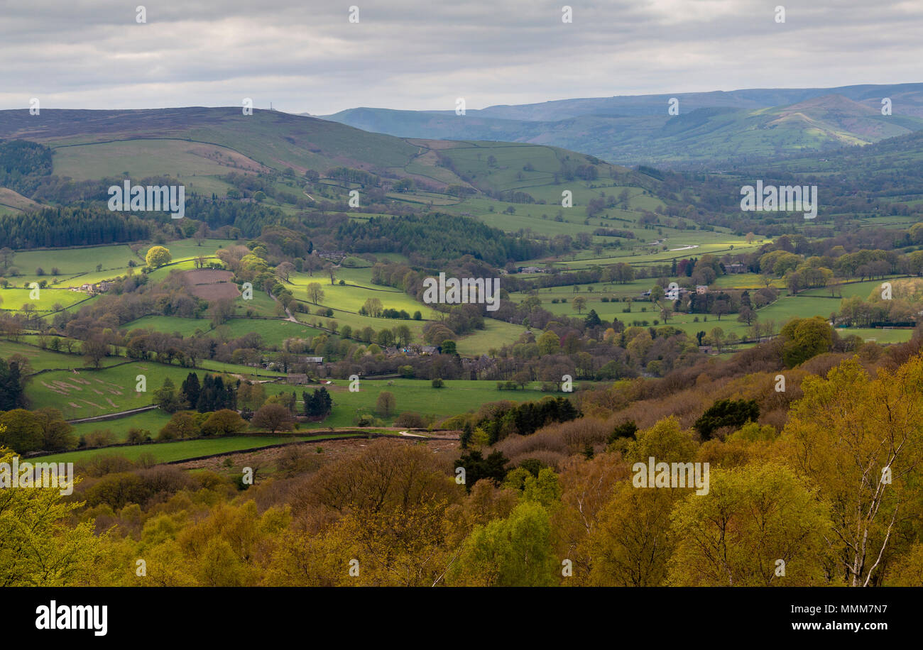 Une image montrant le magnifique paysage près de Hathersage dans le parc national de Peak District, Derbyshire, Angleterre, RU Banque D'Images