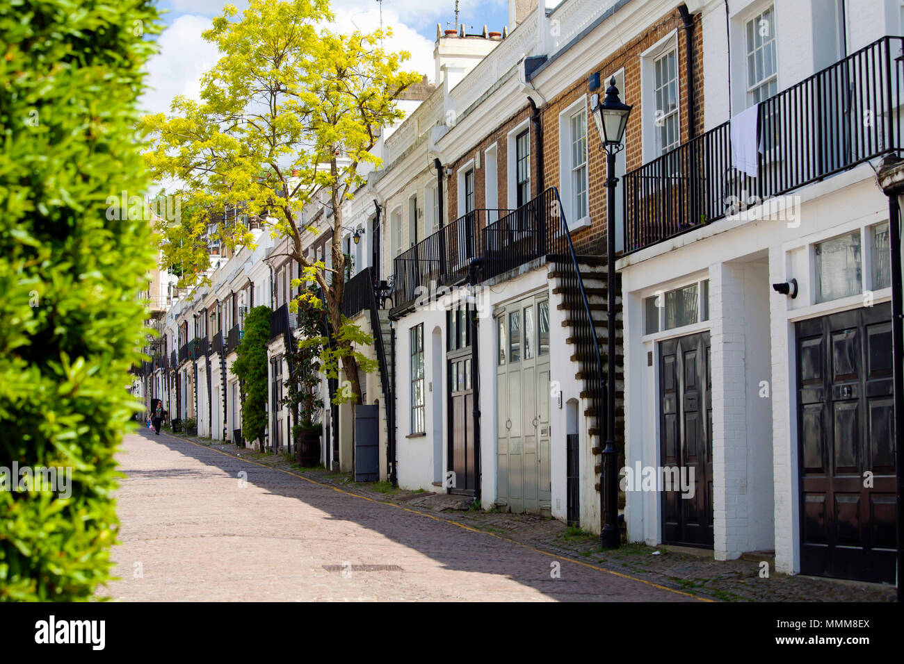 Londres, Royaume-Uni - Mai 10th, 2018 : Holland Park Mews est une route pavée par abordée à travers ses propres hors passage de Holland Park dans le quartier Royal de Kens Banque D'Images