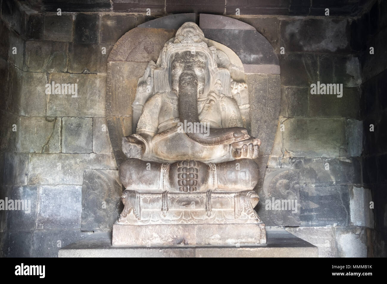 Dieu indien Ganesha statue antique Sculpté en pierre dans la région de Temple de Prambanan. Grande architecture religieuse de Yogyakarta. L'île de Java, Indonésie Banque D'Images