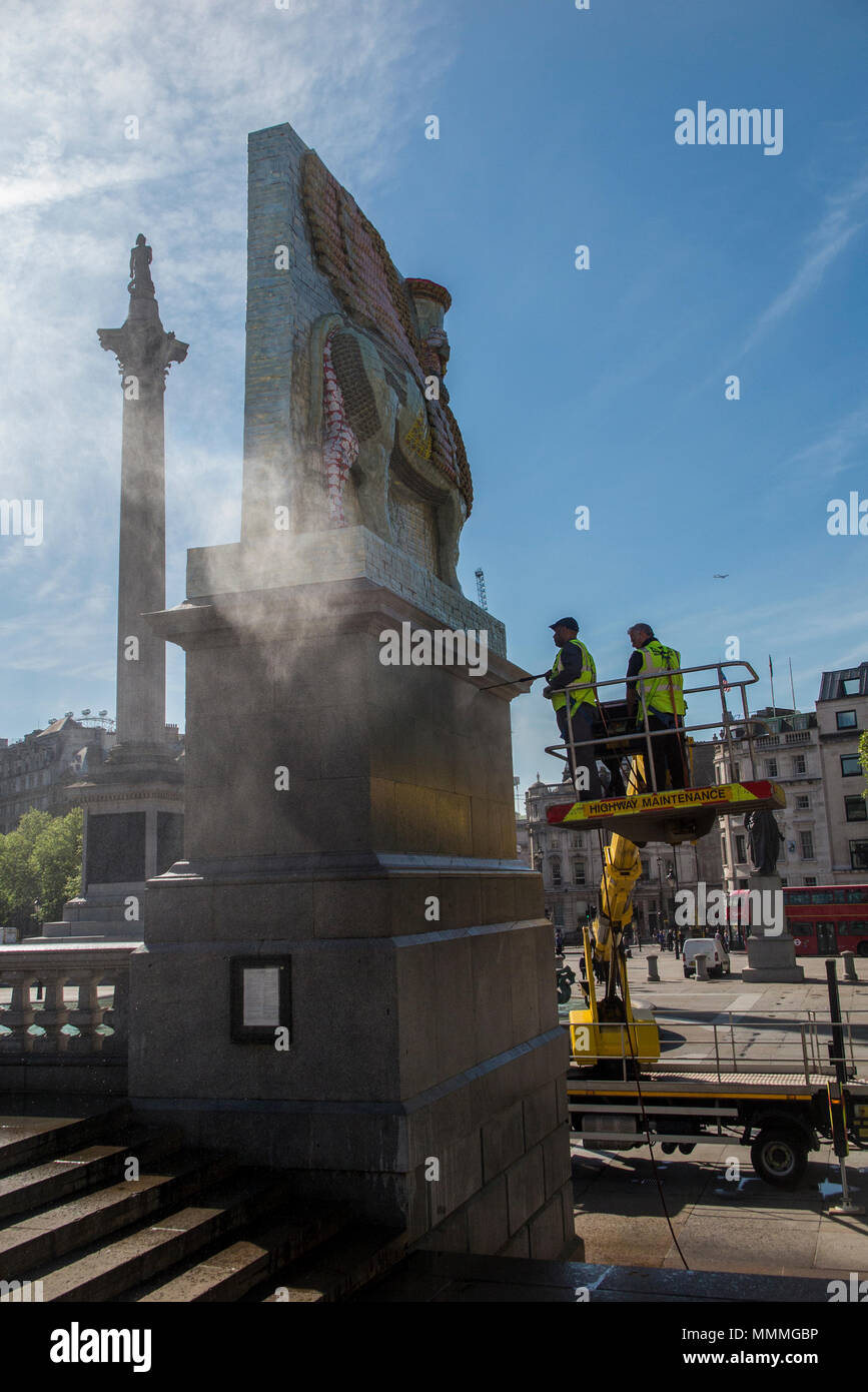 Lavage sous pression la quatrième oeuvre plinthe à Trafalgar Square Banque D'Images