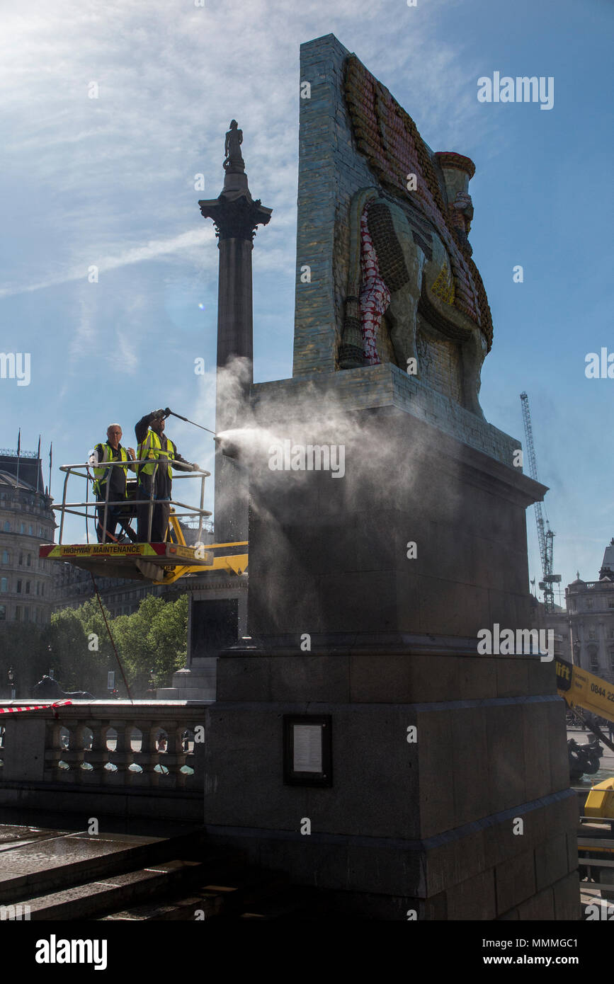 Lavage sous pression la quatrième oeuvre plinthe à Trafalgar Square Banque D'Images
