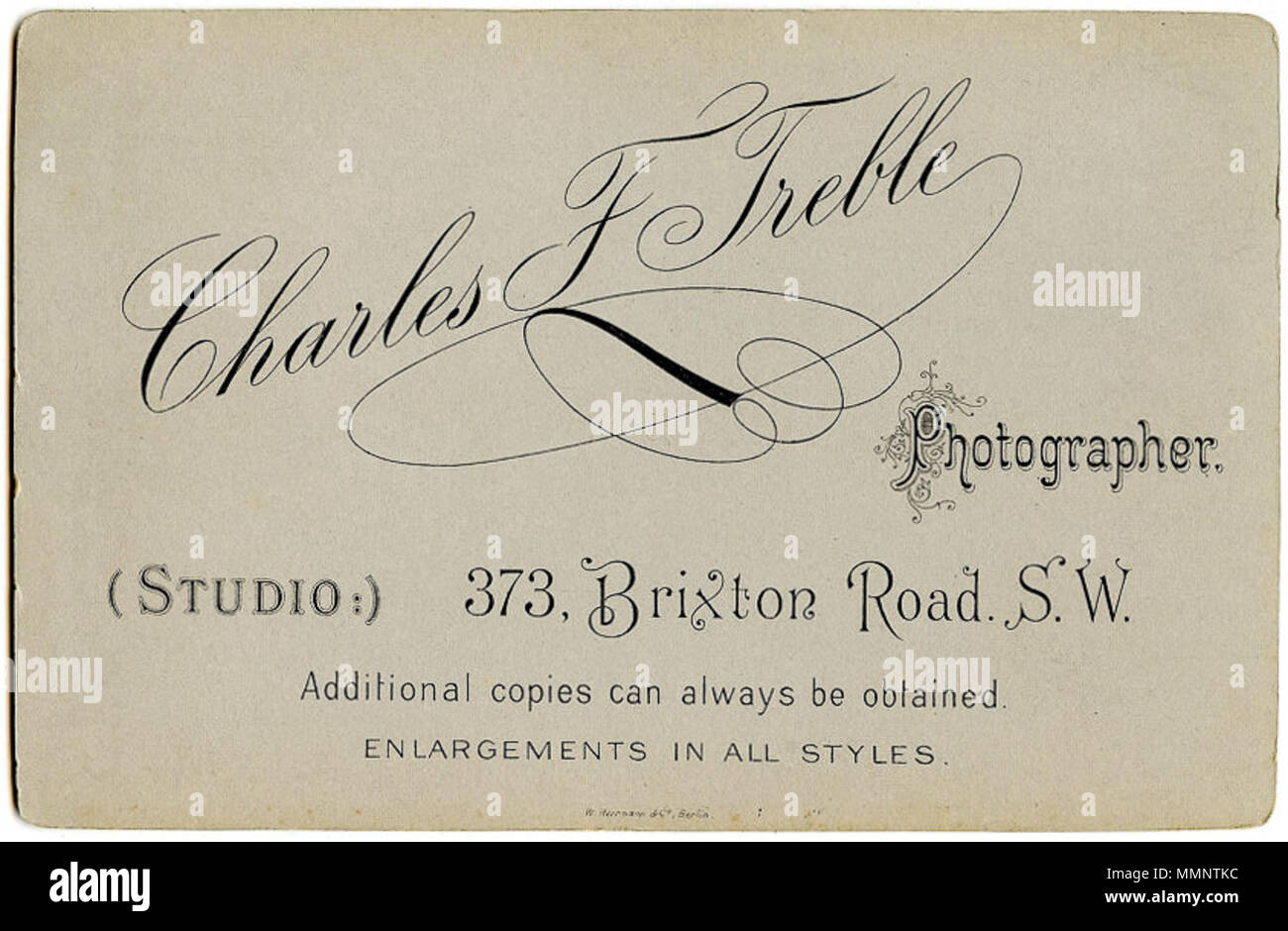 . Anglais : le dos d'une carte du cabinet Deutsch : Rückseite von Kabinettkarte Charles F Treble, photographe, 373 Brixton Road, Londres. vers 1890. Carte du cabinet du photographe Charles F Treble Banque D'Images