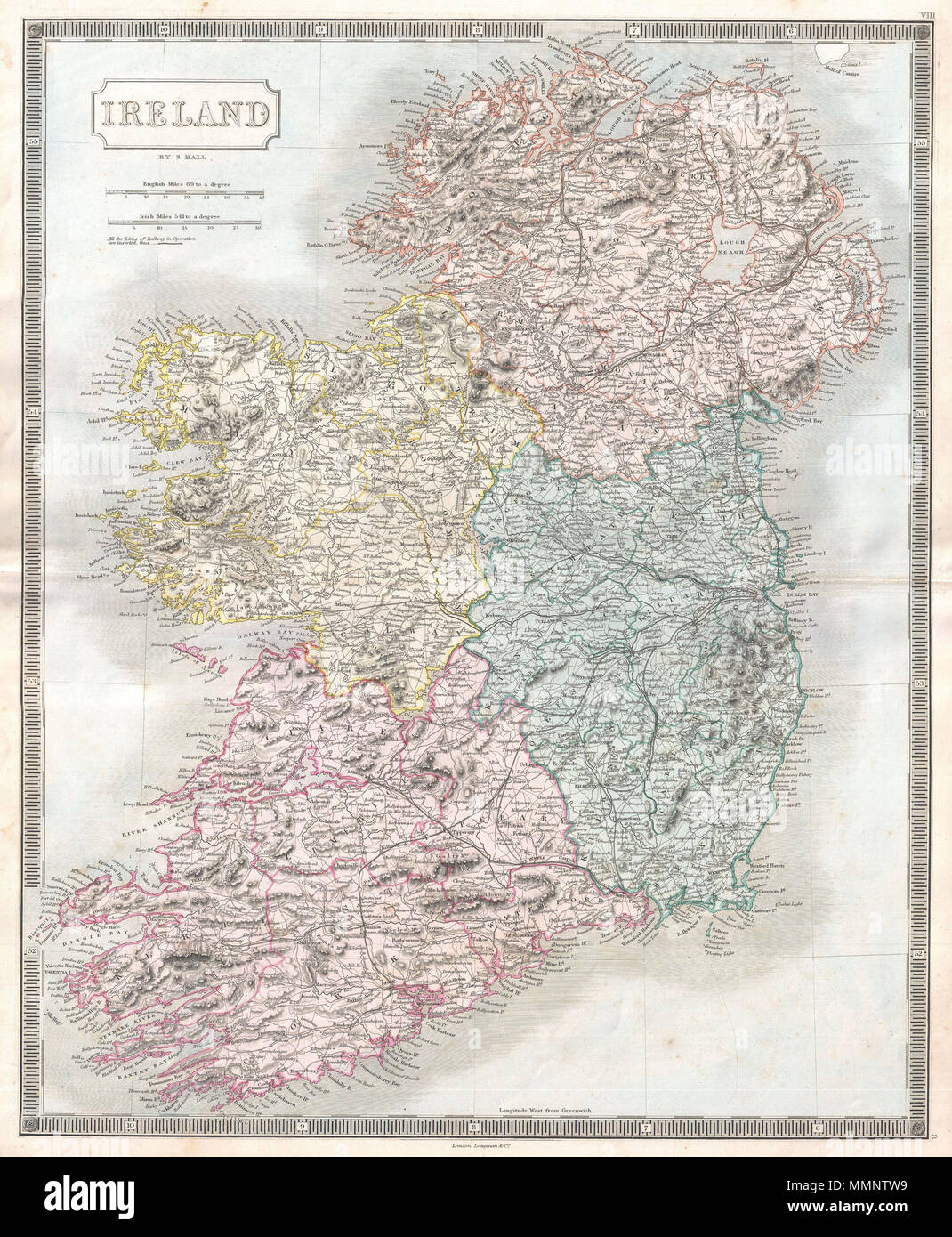 . Anglais : un bel exemple de Sidney Hall c. 1850 Plan de l'Irlande. L'île est représenté en entier divisé en ses quatre provinces de Munster, Leinster, Connaught et l'Ulster. Présente les villes, les routes, les rivières, les trains et certains détails topographiques. Colorié à la main dans de beaux pastels. Publié sous la planche no 8 dans le ch. Longman 1850 édition de S. Hall's Nouveau Atlas général . L'Irlande.. vers 1850 (non daté). 8 1850 (carte de l'Irlande - Irlande - Geographicus-hall-1850 Banque D'Images