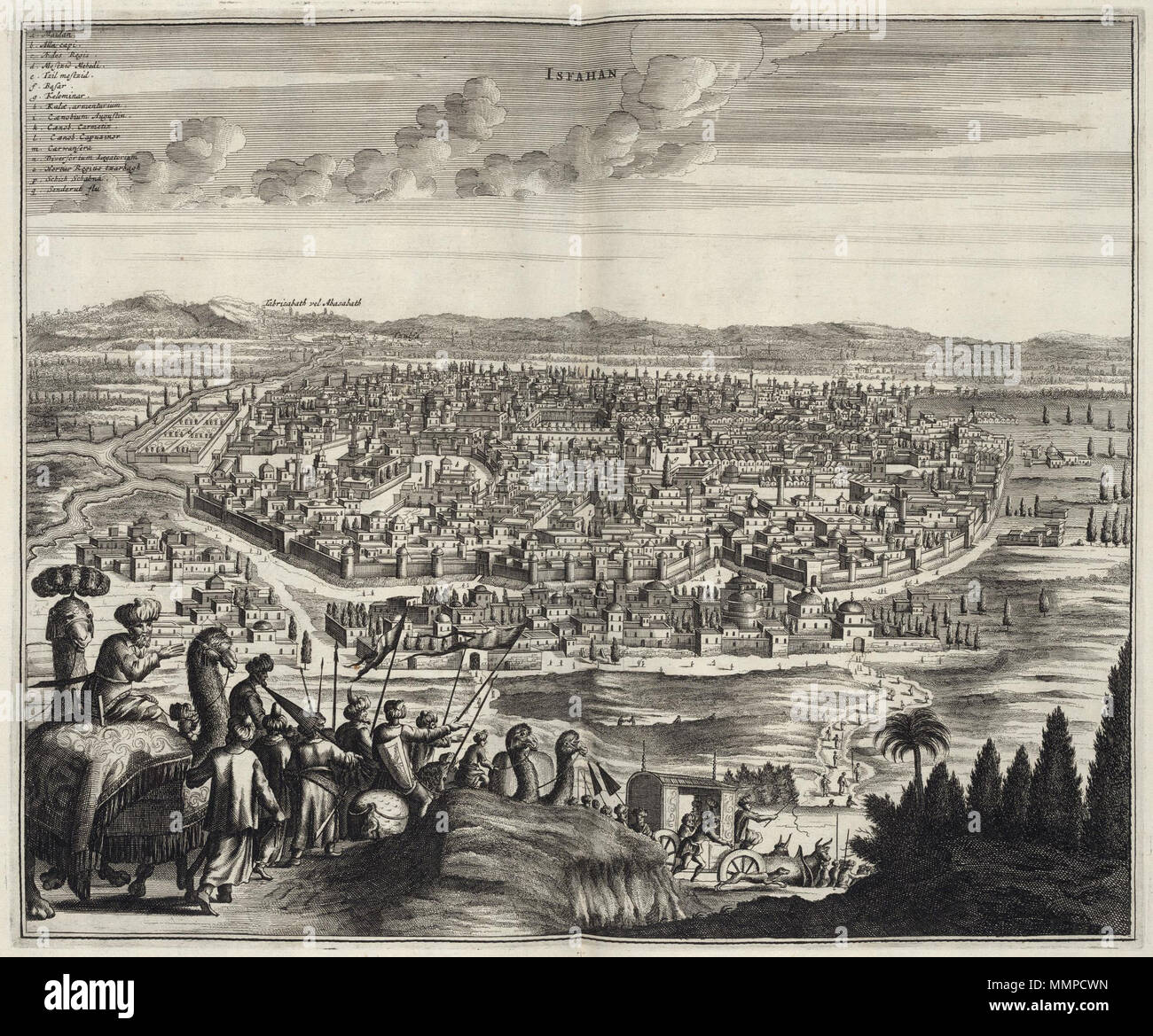 . Nederlands : gezicht op Isfahan. Isfahan. Legenda : a. Maidan. / B. Alla capi. / C. L'Aedes Regis. / D. Mestzid Mehedi. / E. Mestzid Tzil. / F. Basar. / G. Keleminar. / H. Kaloe, armentarium. / I. Chaminade Augustin. / K. Coenob. Carmetiz. / L. Coenob. Carwansera Capuzinor / M. / n. Legatorium Diversorium ./ o. Hortus Regius p. Schabrna tzarbagh / Schich. / Q. Senderut grippe.. Nadert een karavaan de stad. Le Dr Olfert Dapper (1636-1689) publiceerde 1663 na een groot aantal boeken. Hij schreef een Geschiedenis van de stad Amsterdam en verzorgde de Eerste Nederlandse vertaling van Hérodote. Hij est e Banque D'Images