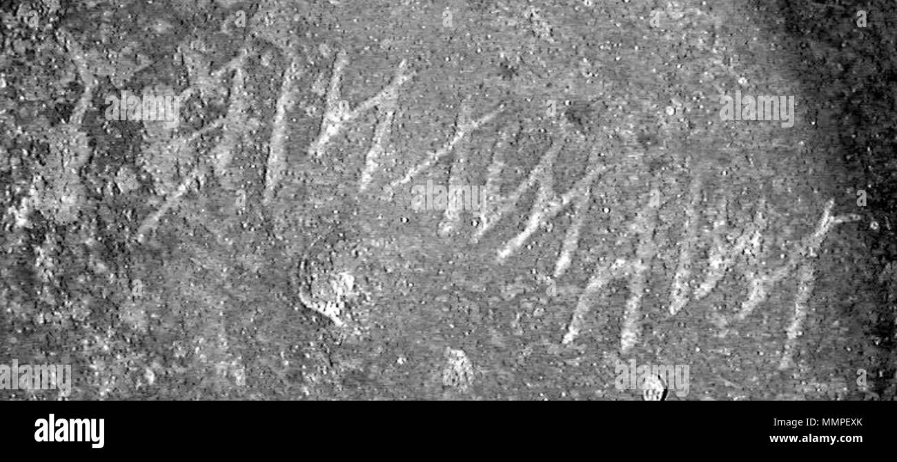 . Inscription étrusque sur une miniature noir bruni Bucchero bowl : AMTNIES MI  = I (appartiennent) Amtnie . 5ème siècle BC. Amtnie inconnu Bucchero Inscription 1 Banque D'Images