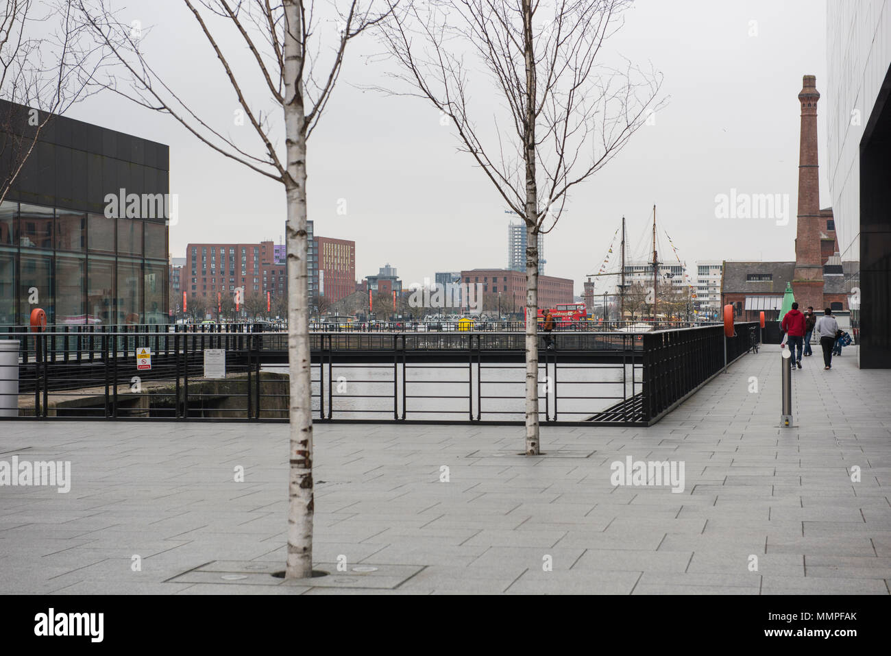 Vue de la Liverpool docks de l'oeil ouvert Gallery Banque D'Images