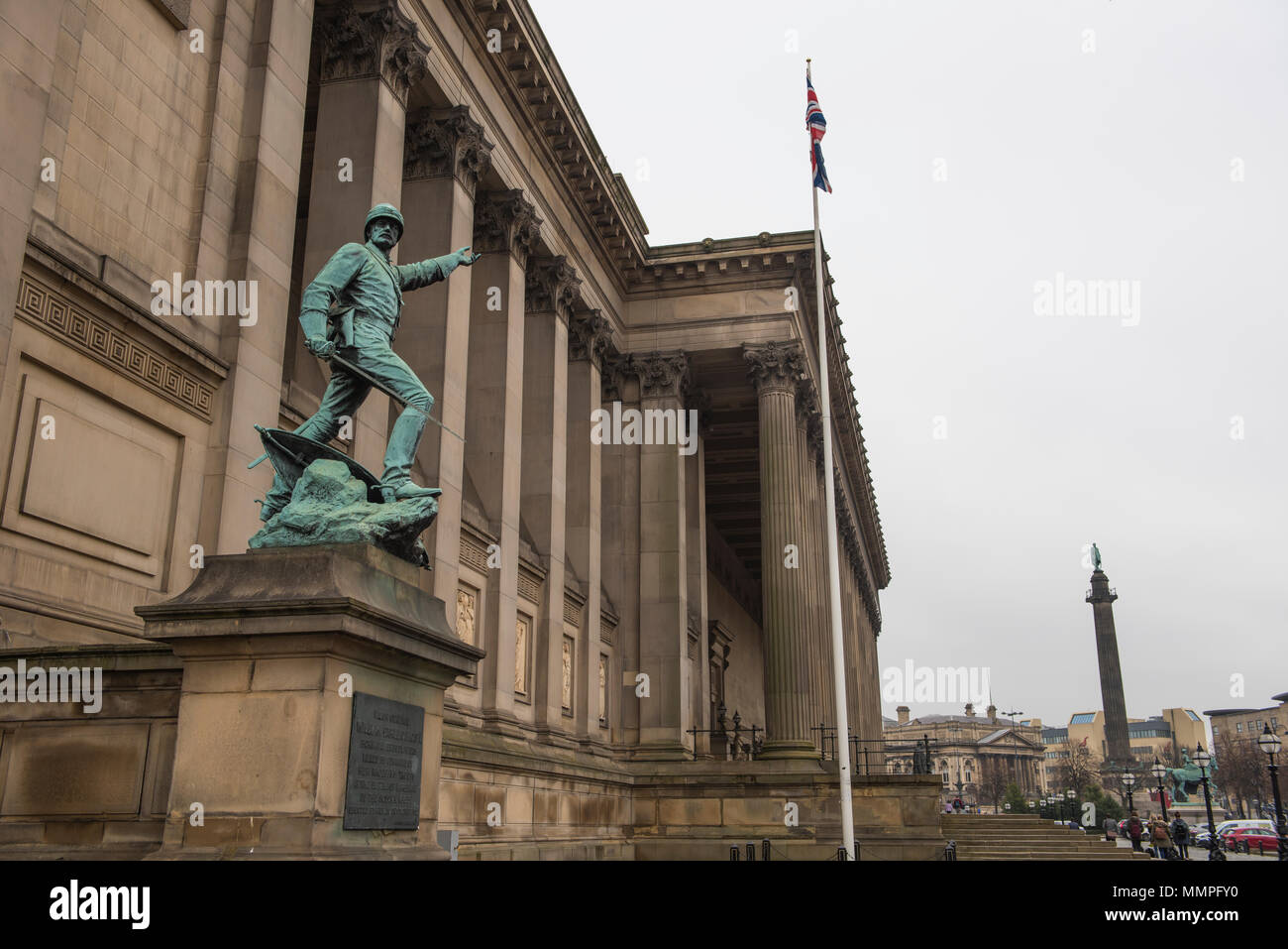 Statue du général Earle par C. B. Birch en face de St George's Hall, Liverpool Banque D'Images