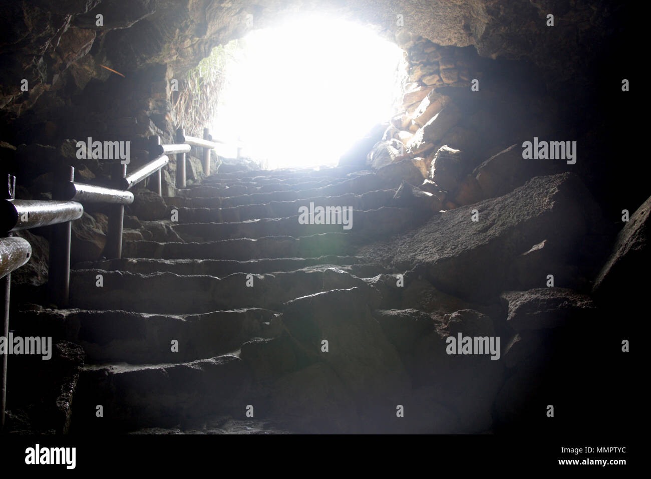 La Cave Madame est une grotte naturelle située à Roches-Noires, dans le nord-est de Maurice. Le village compte plusieurs grottes, dont certaines ont abr Banque D'Images