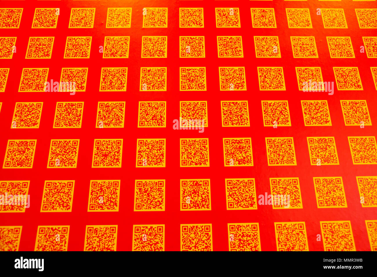 Angle rapproché des codes QR dans la ligne et la colonne Banque D'Images