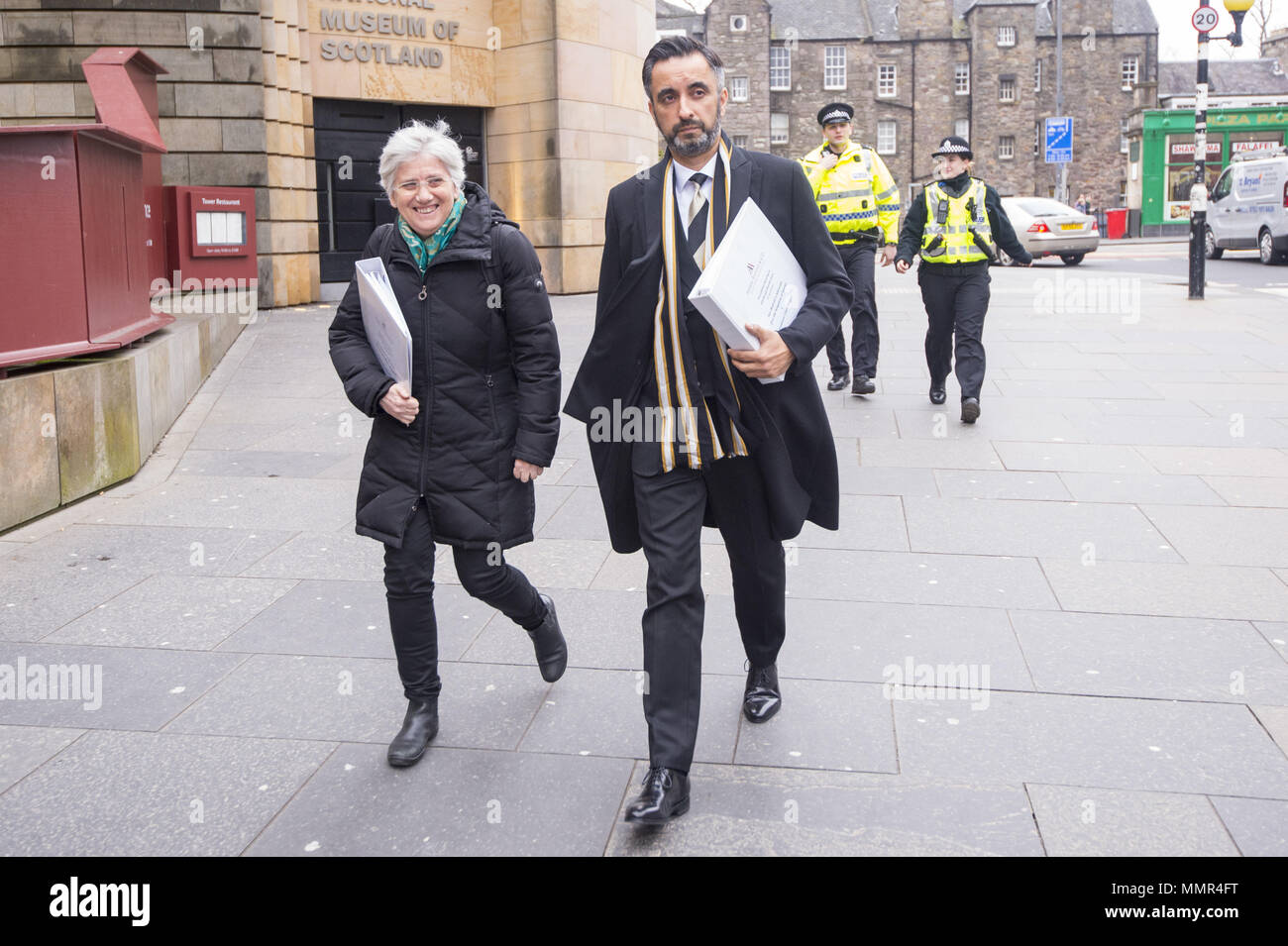 Ministre catalan Clara Ponsati arrive pour la première audience au Tribunal de shérif d'Edimbourg à Edimbourg. Avec : Clara Ponsati, Aamer Anwar Où : Édinbourg, Royaume-Uni Quand : 12 Avr 2018 Crédit : Euan Cherry/WENN Banque D'Images