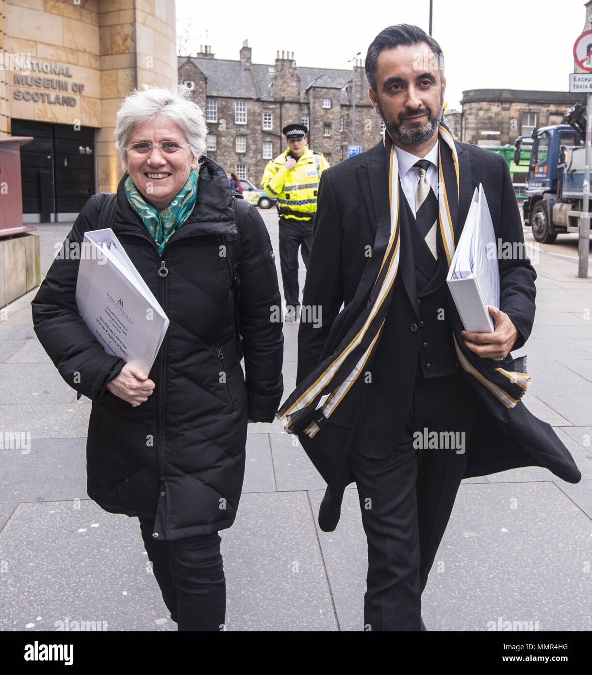 Ministre catalan Clara Ponsati arrive pour la première audience au Tribunal de shérif d'Edimbourg à Edimbourg. Avec : Clara Ponsati, Aamer Anwar Où : Édinbourg, Royaume-Uni Quand : 12 Avr 2018 Crédit : Euan Cherry/WENN Banque D'Images