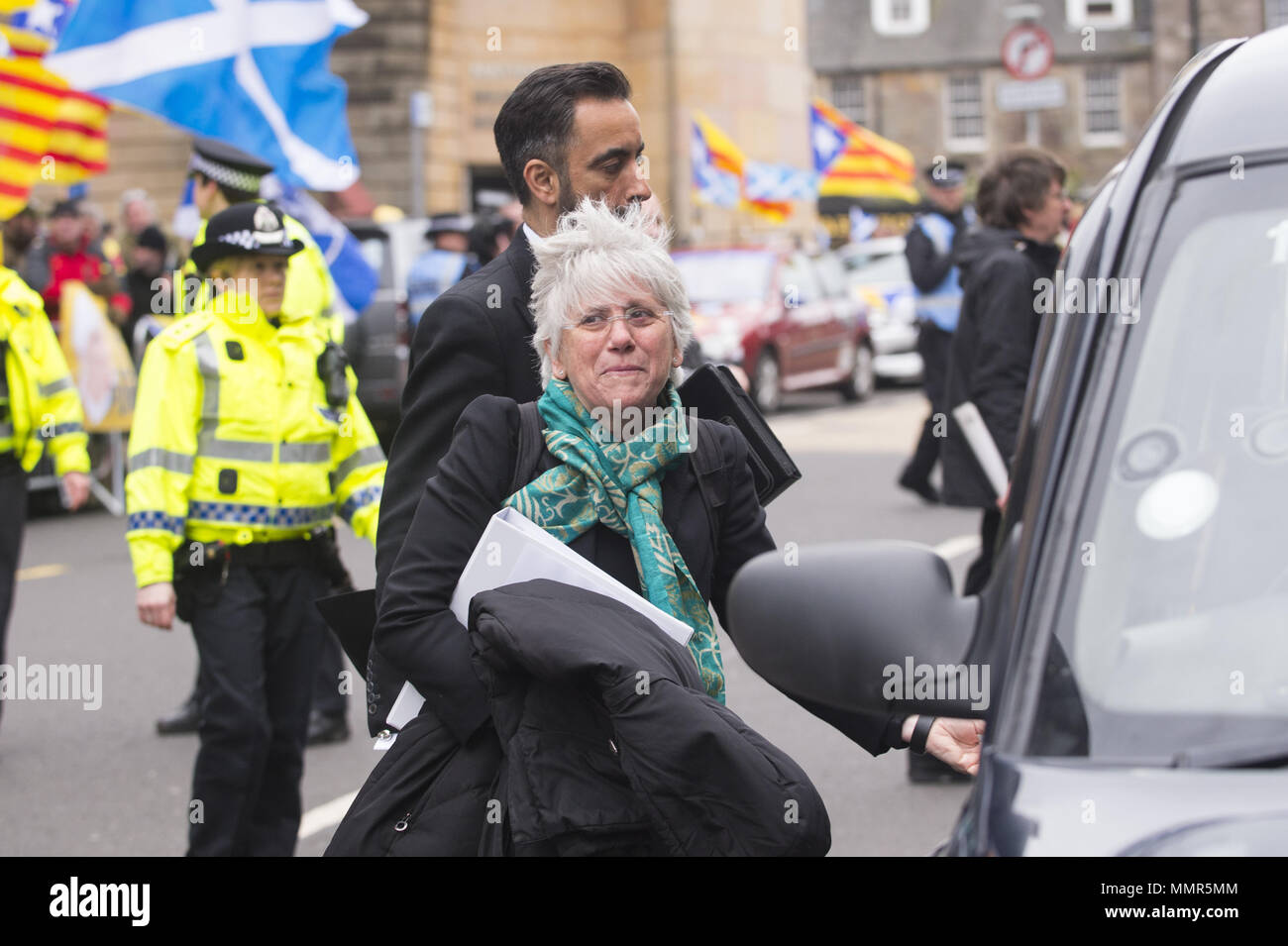 Ministre catalan Clara Ponsati arrive pour la première audience au Tribunal de shérif d'Edimbourg à Edimbourg. Avec : Clara Ponsati, Aamer Anwar Où : Édinbourg, Royaume-Uni Quand : 12 Avr 2018 Crédit : Euan Cherry/WENN Banque D'Images