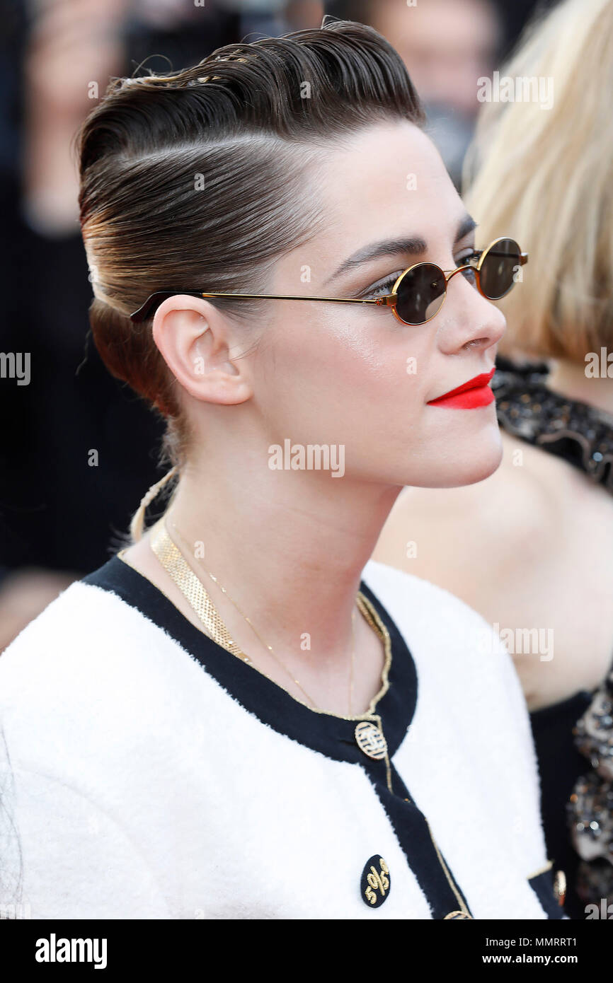 Kristen Stewart, marche le tapis rouge pour protester contre le manque de femmes cinéastes à l'honneur tout au long de l'histoire du festival à la projection de "Les Filles du Soleil (Les Filles du Soleil)' lors de la 71e assemblée annuelle du Festival du Film de Cannes au Palais des Festivals le 12 mai 2018 à Cannes. - Seulement 82 films en compétition dans la sélection officielle ont été réalisés par des femmes depuis la création du Festival de Cannes alors que 1 645 films dans le cours des 71 dernières années ont été réalisé par les hommes. Crédit : John Rasimus/Media Punch ***FRANCE, SUÈDE, NORVÈGE, FINLANDE, USA, DENARK, RÉPUBLIQUE TCHÈQUE, DE L'AME Banque D'Images