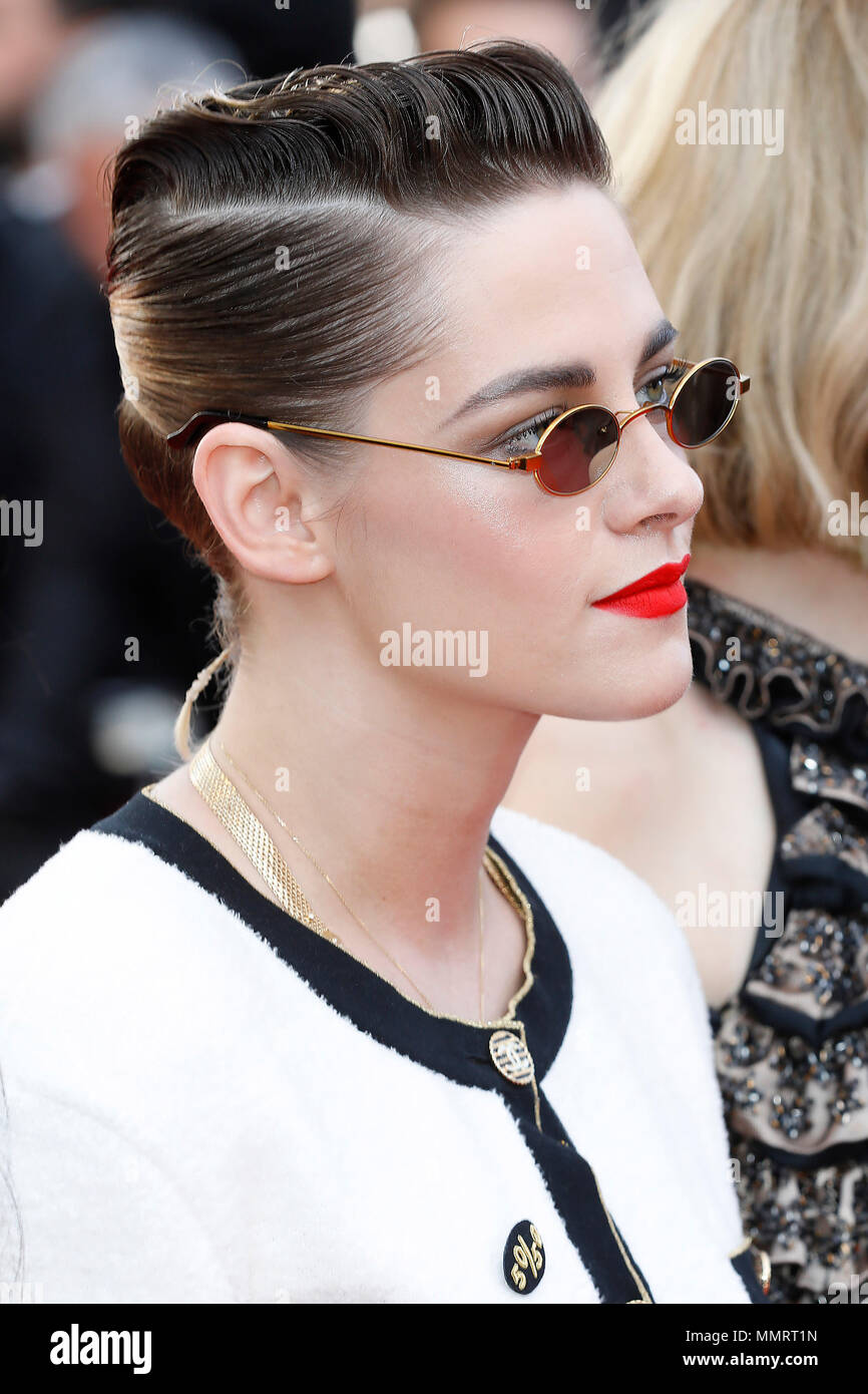 Kristen Stewart, marche le tapis rouge pour protester contre le manque de femmes cinéastes à l'honneur tout au long de l'histoire du festival à la projection de "Les Filles du Soleil (Les Filles du Soleil)' lors de la 71e assemblée annuelle du Festival du Film de Cannes au Palais des Festivals le 12 mai 2018 à Cannes. - Seulement 82 films en compétition dans la sélection officielle ont été réalisés par des femmes depuis la création du Festival de Cannes alors que 1 645 films dans le cours des 71 dernières années ont été réalisé par les hommes. Crédit : John Rasimus/Media Punch ***FRANCE, SUÈDE, NORVÈGE, FINLANDE, USA, DENARK, RÉPUBLIQUE TCHÈQUE, DE L'AME Banque D'Images