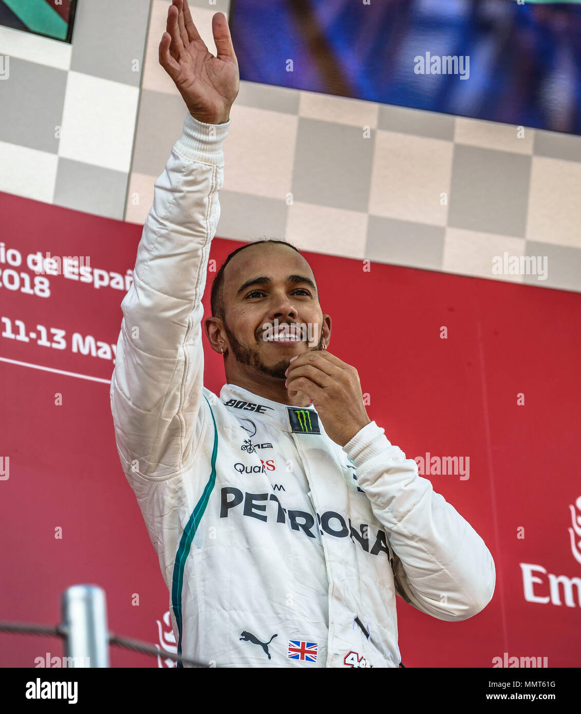 Barcelone, Espagne. 13 Mai 2018 : Lewis Hamilton (GBR) célèbre sa victoire de Mercedes de la GP Espagnol sur le podium au circuit de Barcelone, Plaça de Catalunya Crédit : Matthias Rickenbach/Alamy Live News Banque D'Images