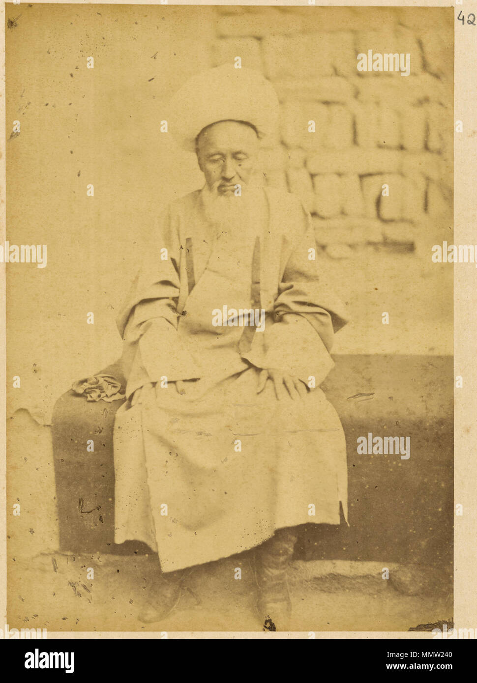 . Русский : В 1874-1875 гг. Российское правительство направило учено торговую в Китай-экспедицию целью сухопутных новых поиска с маршрутов китайскому рынку оценок к, возможностей активной торговли для более и для расположений фабрик консульств и, а также сбора Дунганском восстании информации о, бушевавшем в то время западных районах Китая в. Экспедиция руководителем которой полковник был, Генерального штаба Ю. А. Сосновский состояла девяти, из человек : капитана Матусовского топографа Павла - Яковлевича Пясецкого доктора, научного сотрудника переводчиков - русского, с и китайского языков, троих Banque D'Images