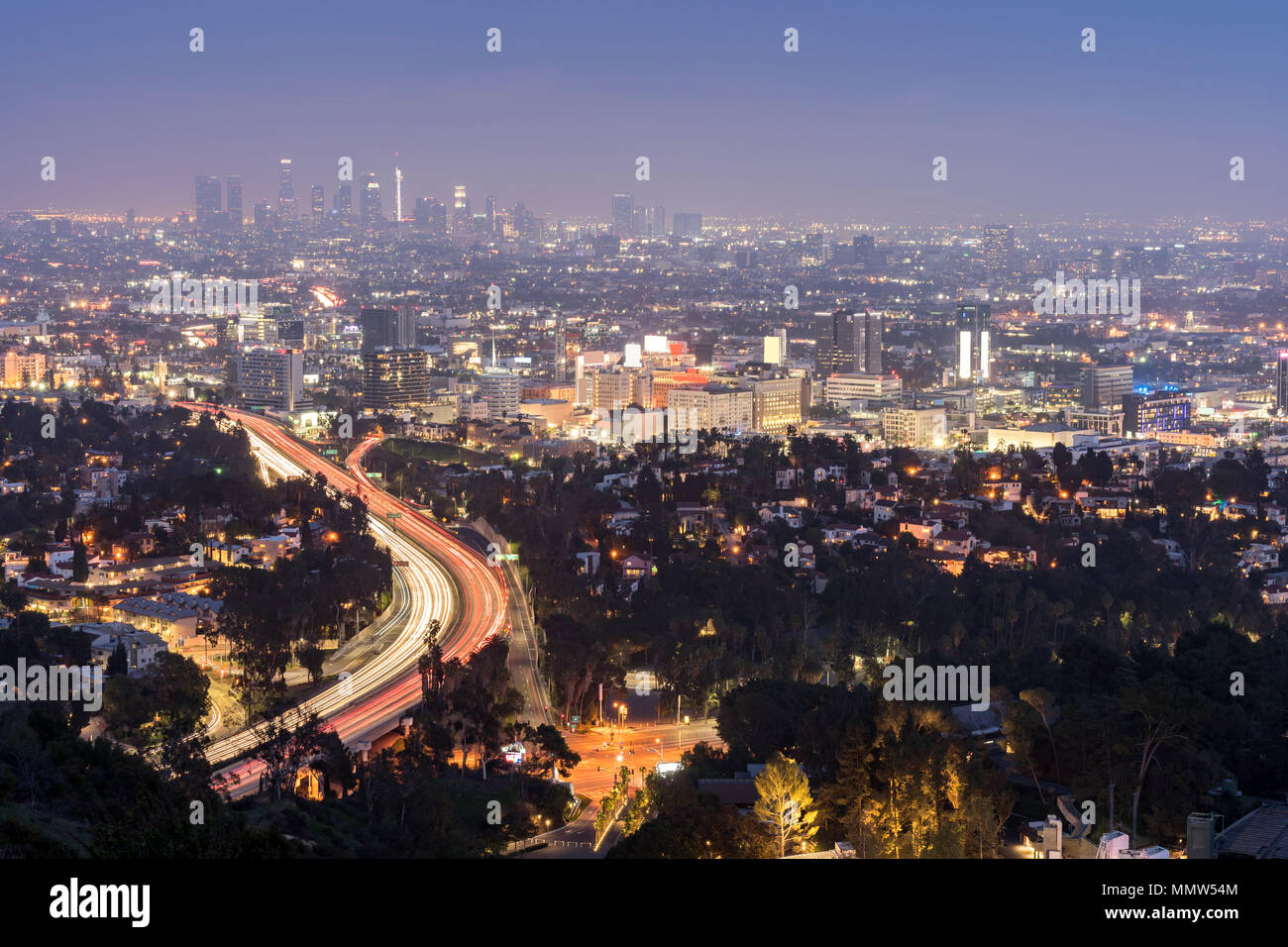 Los Angeles antenne Cityscape le coucher du soleil, la California, USA Banque D'Images