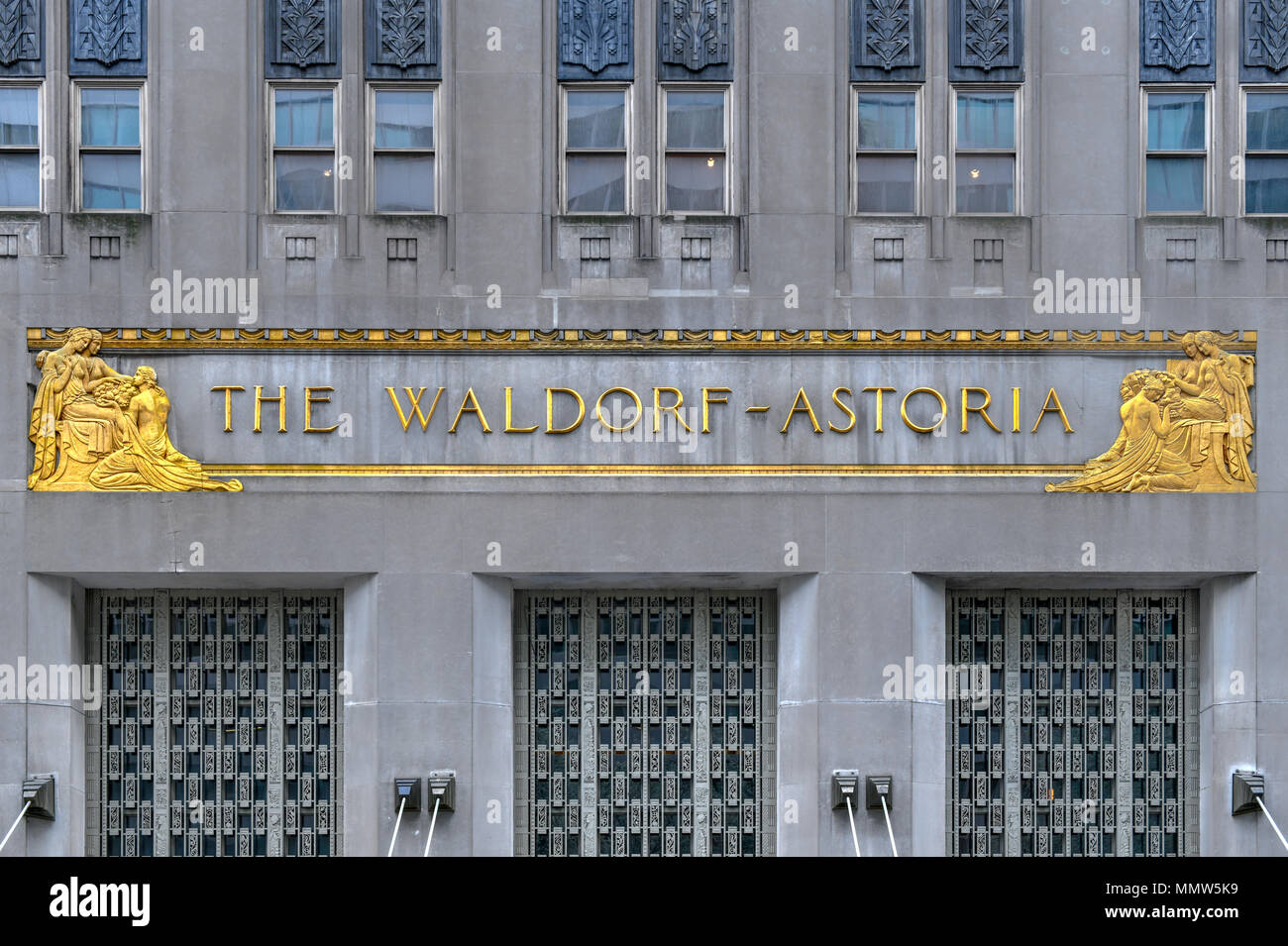 New York City - 14 Avril 2018 : Waldorf Astoria de renommée mondiale, est considéré comme l'un des premiers grands hôtels et un point de repère depuis 1993 à Manhattan, New Banque D'Images