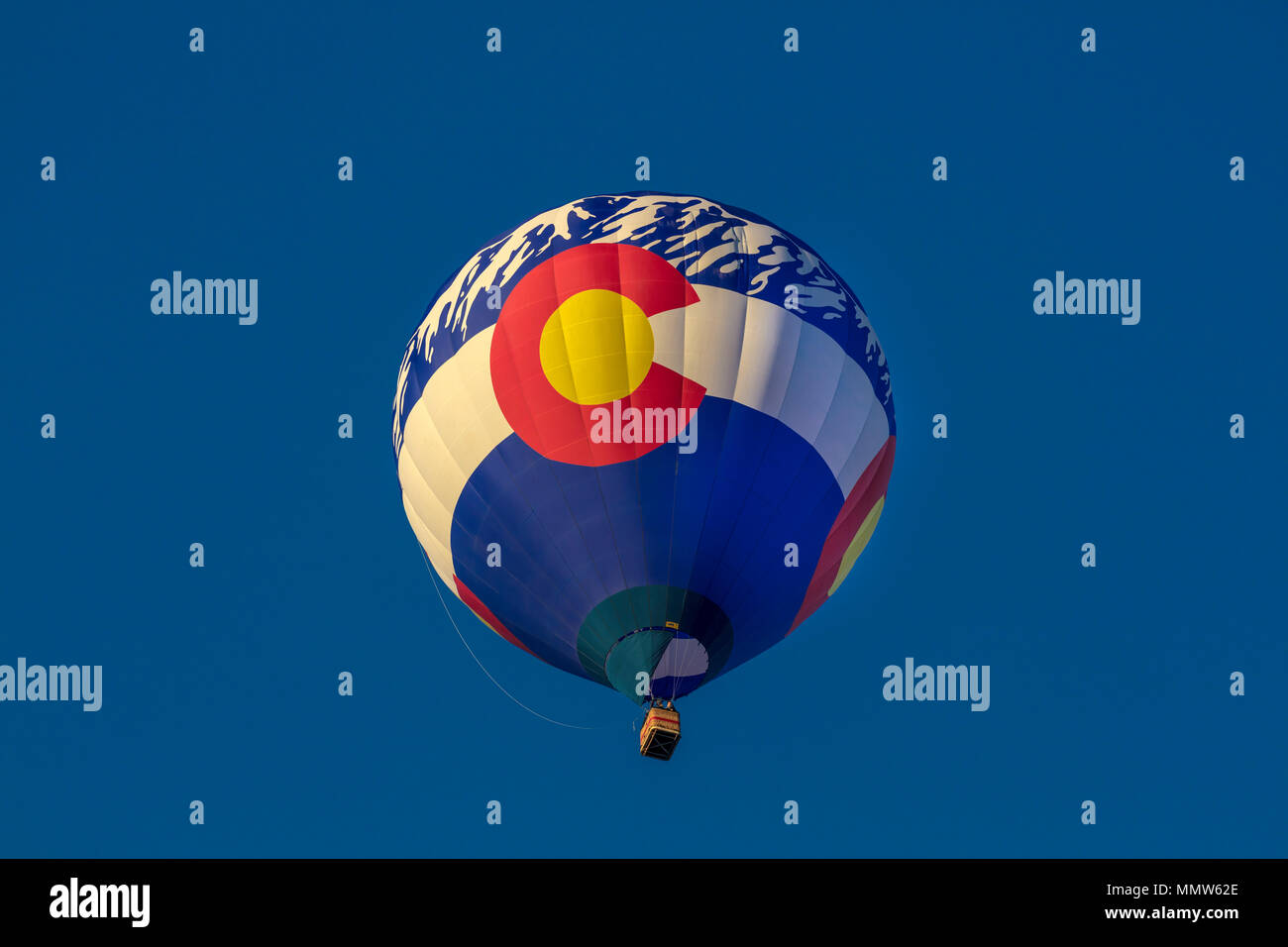 7 OCTOBRE 2017 - Albuquerque, Nouveau Mexique - des Montgolfières à l'Albuquerque Balloon Fiesta, montre Drapeau Colorado Banque D'Images