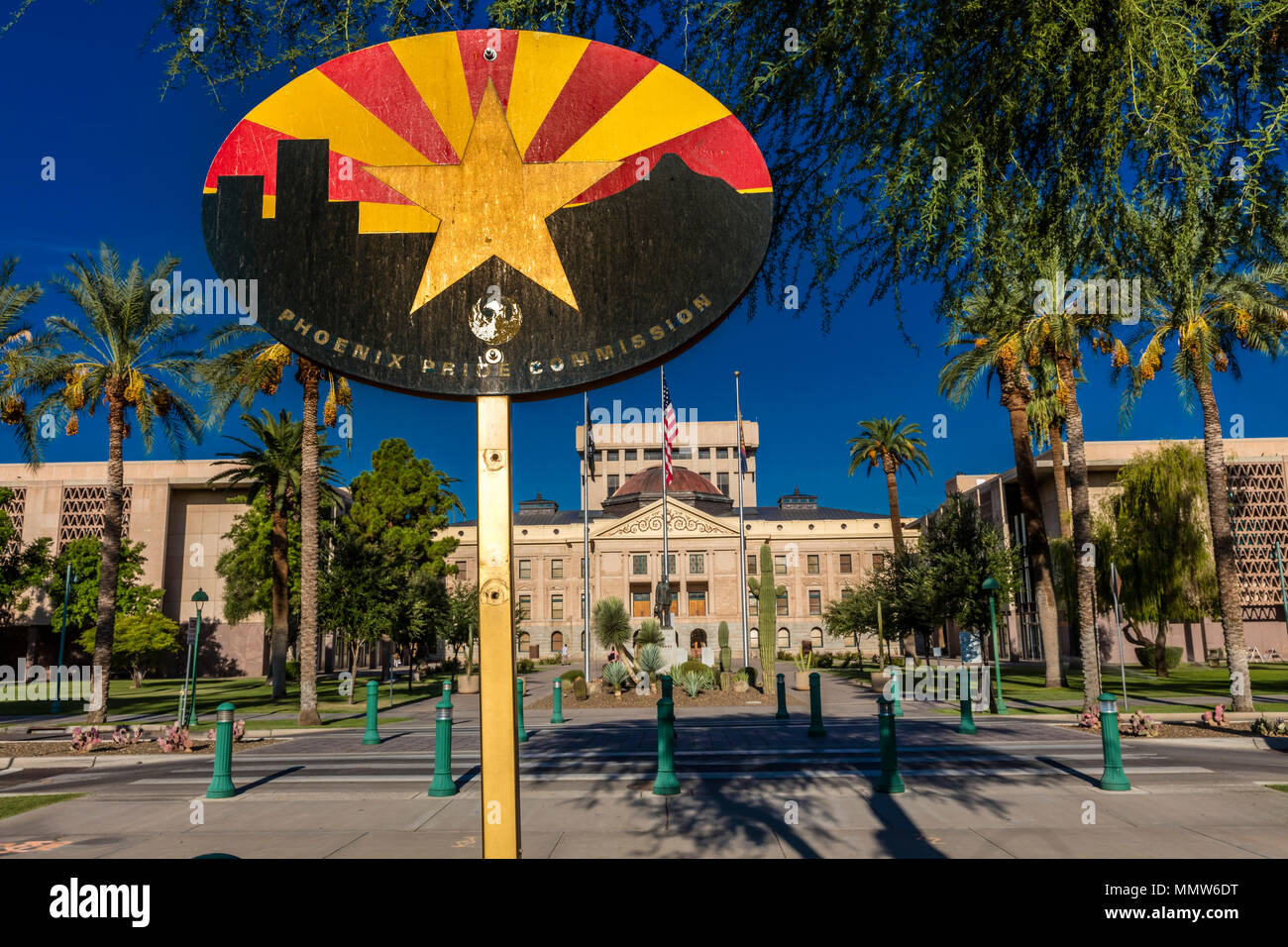 23 AOÛT 2017 - PHOENIX ARIZONA - Arizona State Capitol Building au lever du soleil, Phoenix, Arizona montre 'Arizona State Flag' Banque D'Images