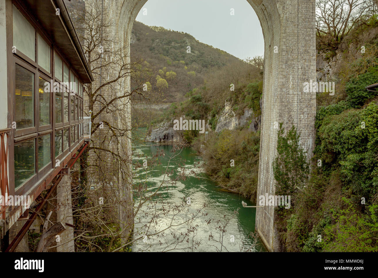 Canal de la Bourne Parnans dans l'Auvergne-Rhône-Alpes France Voyage Banque D'Images