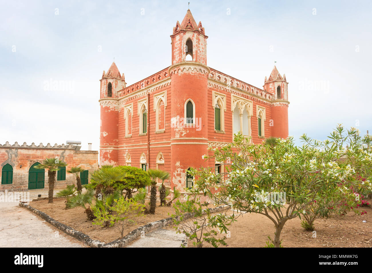 Leuca, Pouilles, Italie - un ancien bastion traditionnel dans un parc Banque D'Images Leuca, Pouilles, Italie - un ancien bastion traditionnel dans un parc Banque D'Images