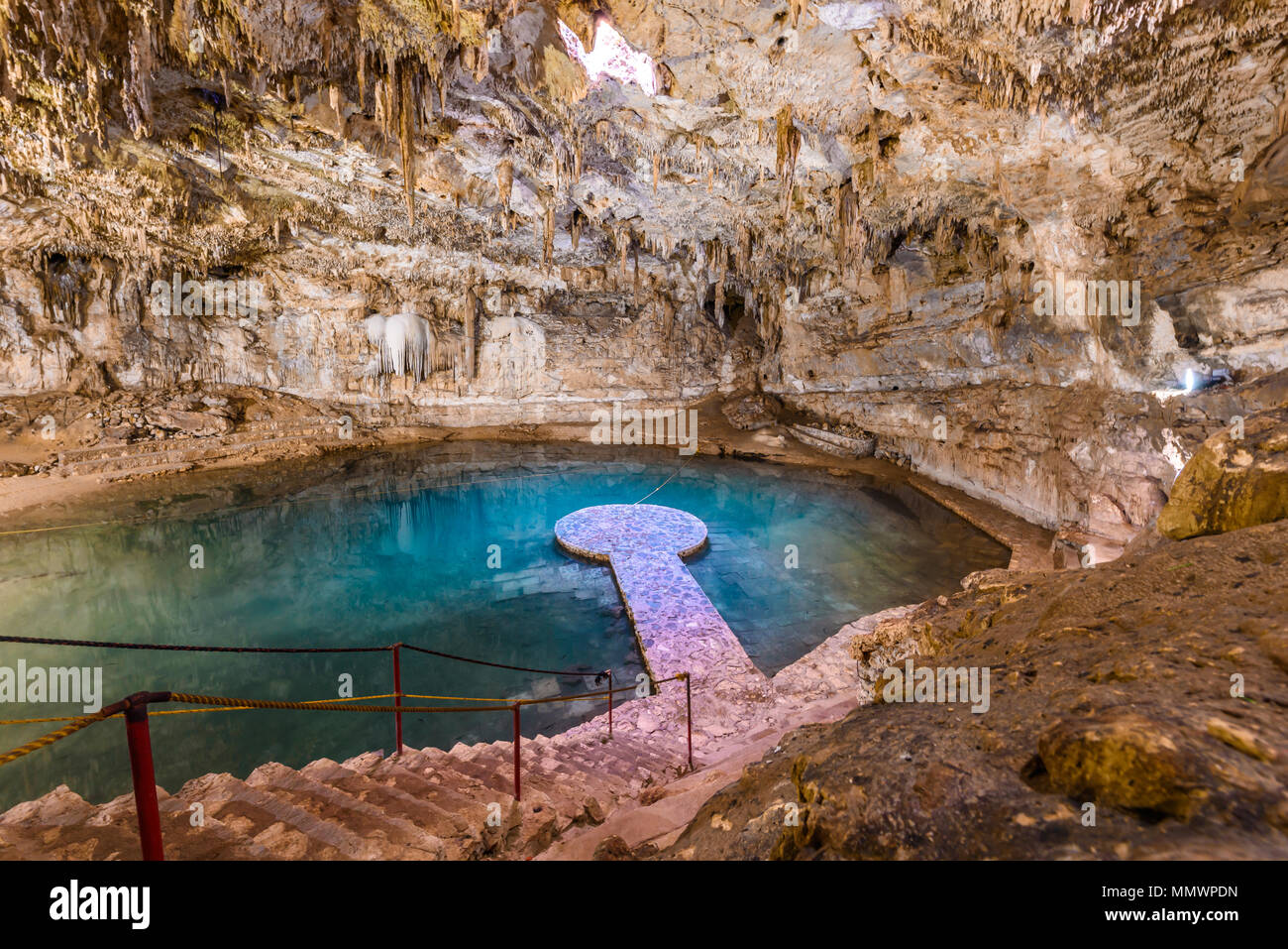 Cenote Suytun à Valladolid, Yucatan - Mexique Banque D'Images