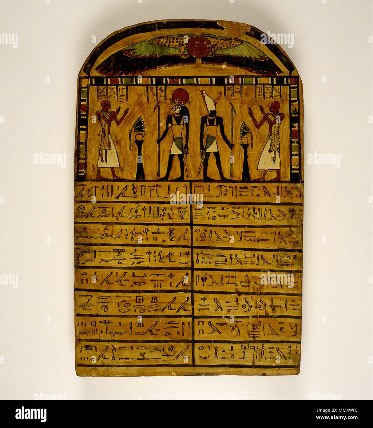 Le prêtre stèle funéraire d'Hor, décrit la présentation des offrandes à deux manifestations du dieu Soleil. Au-dessous de chaque scène est une inscription comprenant que des éloges pour les deux représentés. deitied. (7e siècle avant notre ère - 6e siècle avant notre ère). Le prêtre stèle funéraire d'Hor, décrit la présentation des offrandes à deux manifestations du dieu soleil... - Google Art Project Banque D'Images