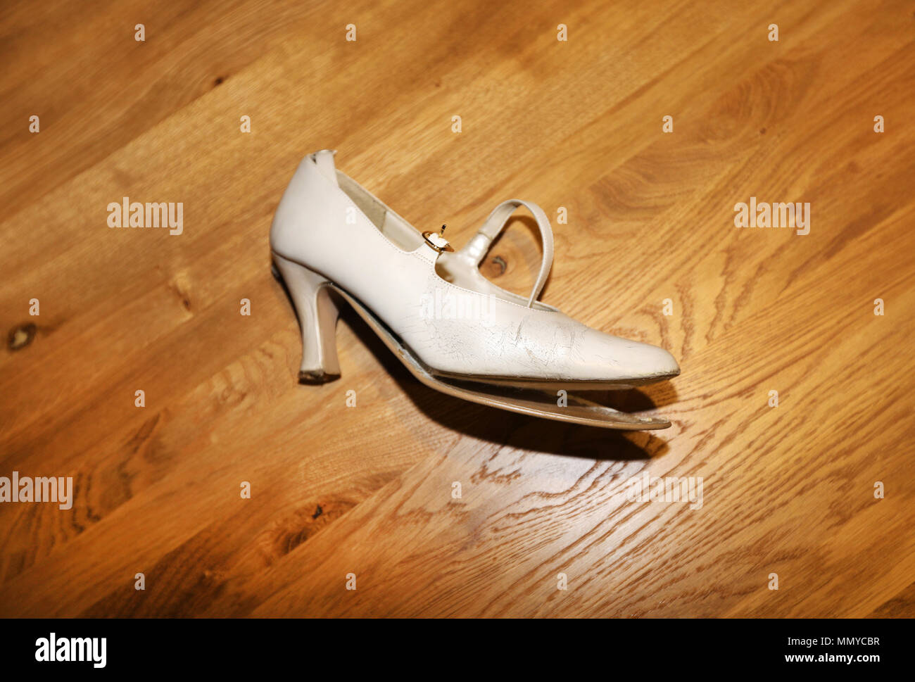 Broken high heel Banque de photographies et d'images à haute résolution -  Alamy