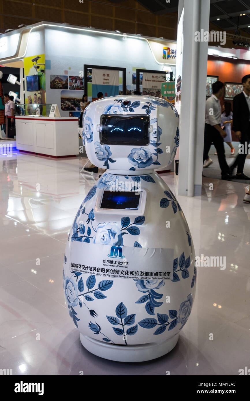 Robot ressemble à un vase chinois Banque D'Images Robot ressemble à un vase chinois Banque D'Images