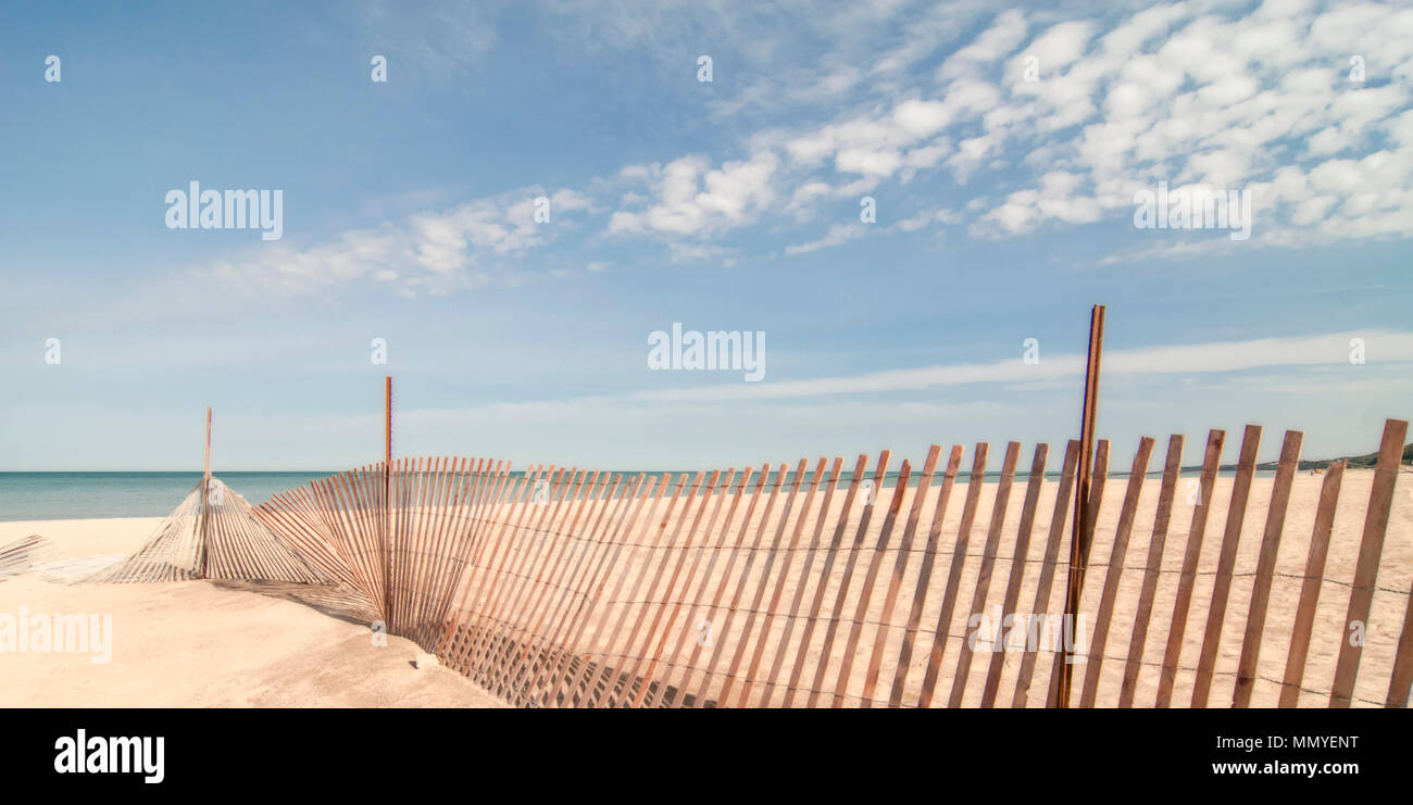 Dans la ligne de plage de sable blanc sur le lac Michigan, près de Saint Joseph au Michigan. Beau sable propre s'étend à perte de vue. Banque D'Images