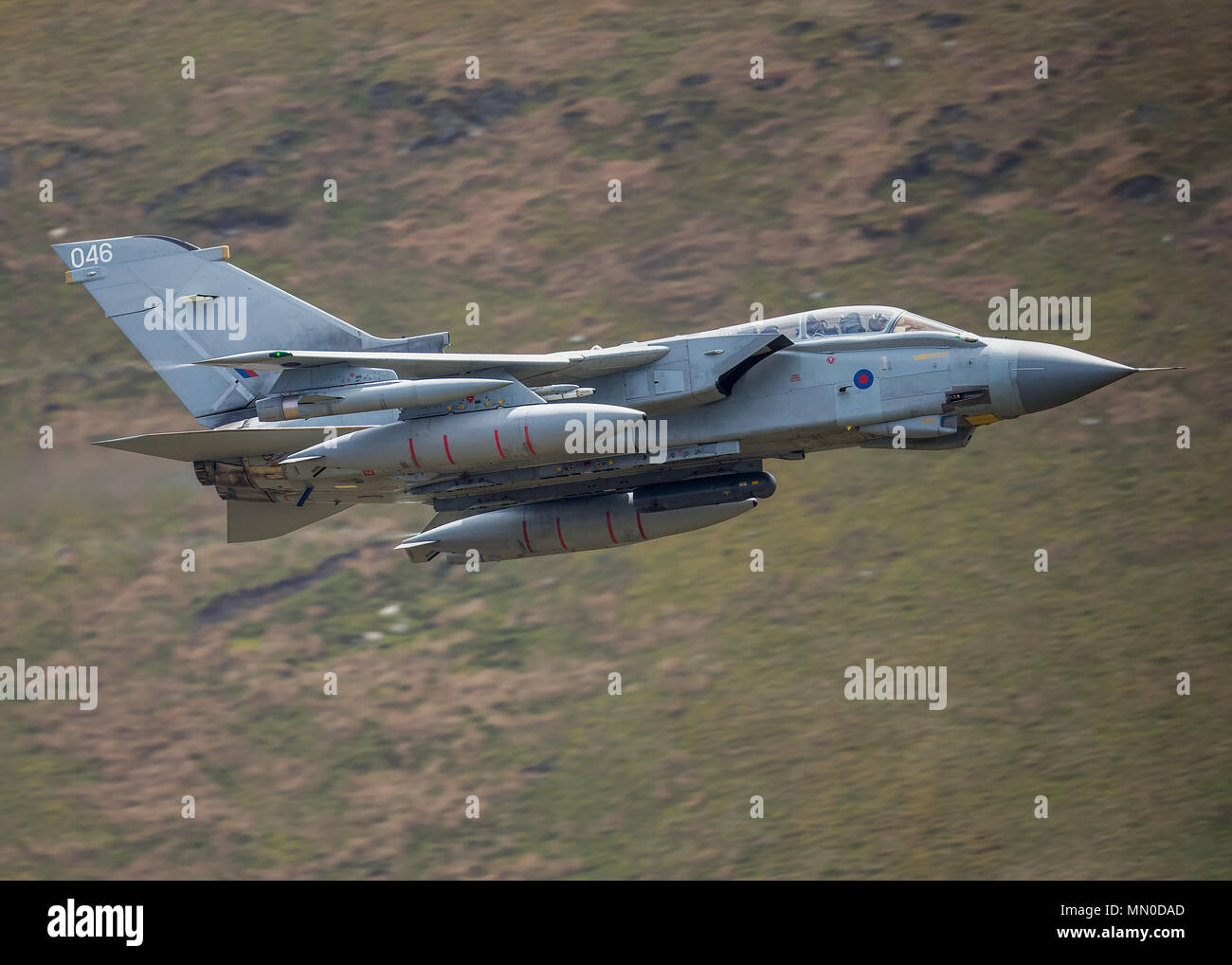 Panavia Tornado de la Royal Air Force, capturés dans la boucle de Mach au Pays de Galles Banque D'Images