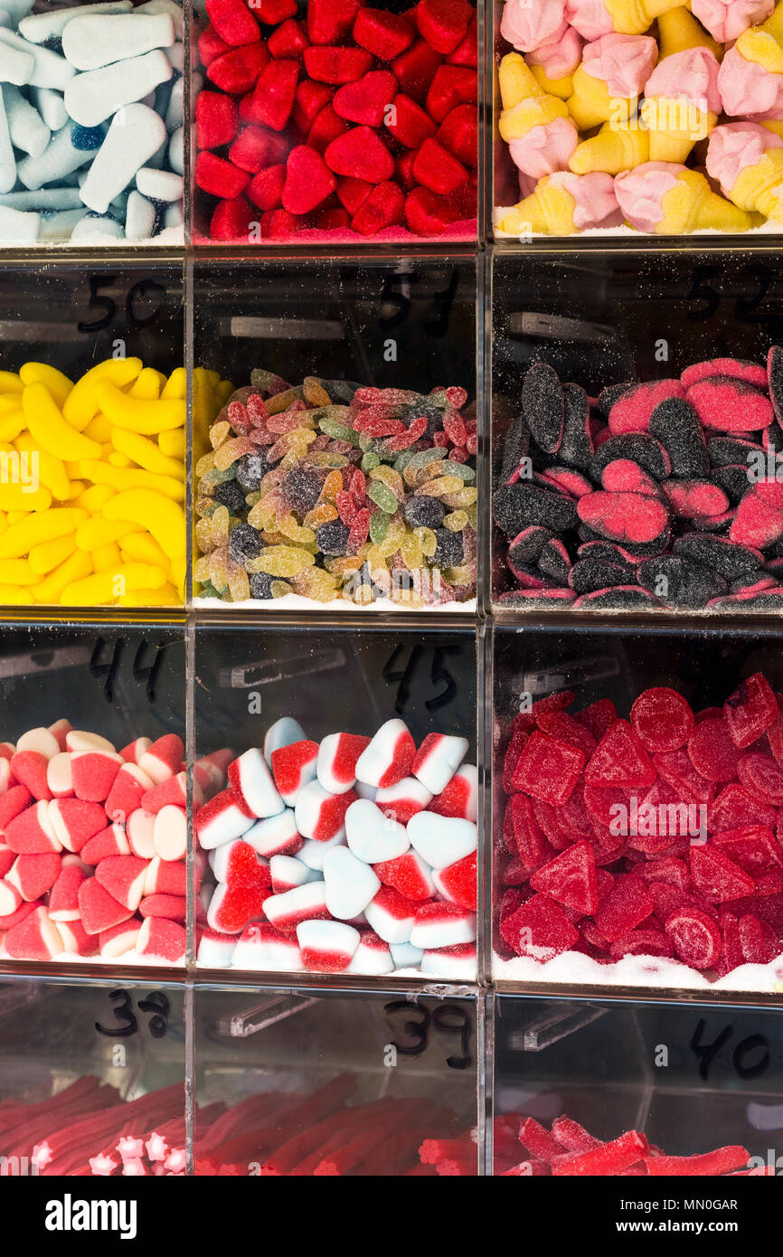 Bonbons à la vente. Promenade Torre del mar. Andalousie, Espagne Banque D'Images