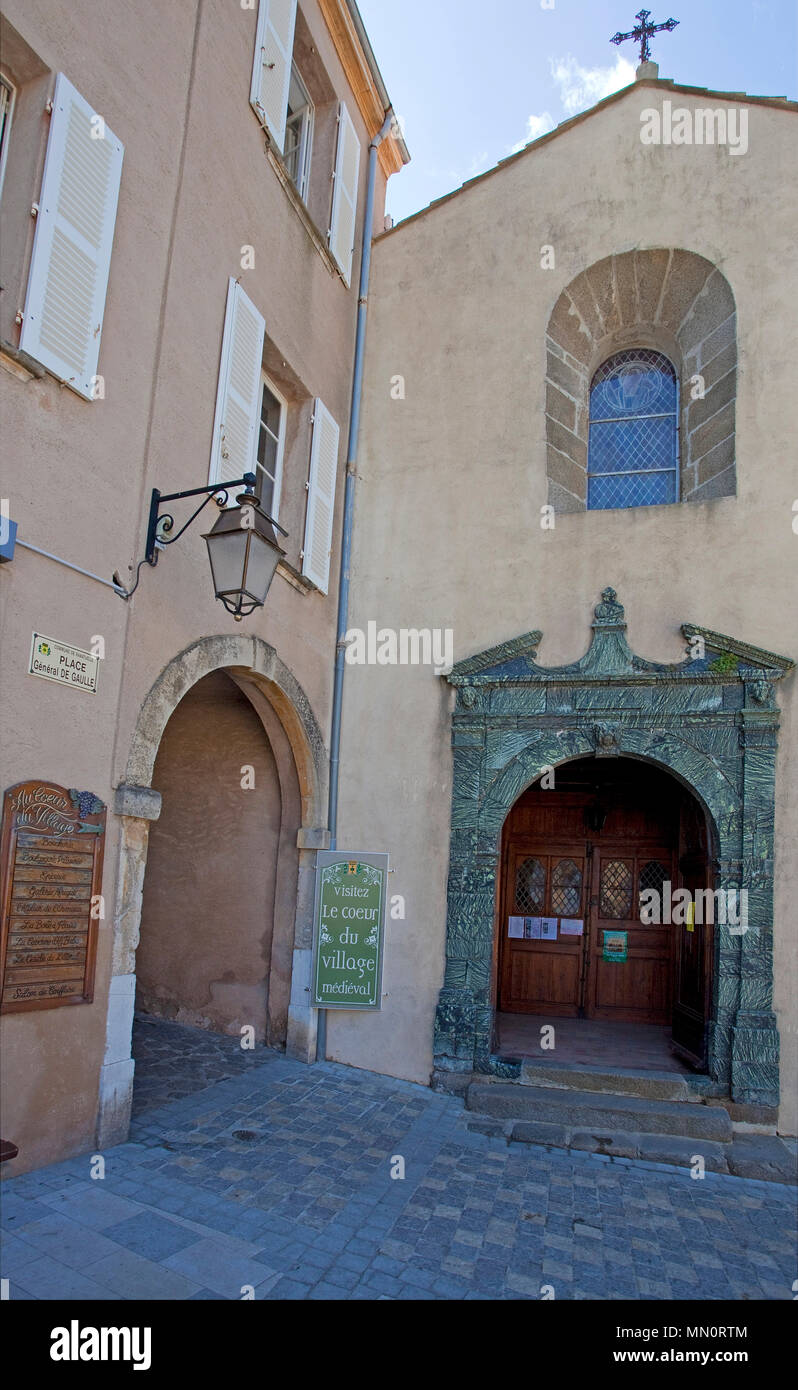 Ancienne église Notre-Dame du 16ème siècle à village Ramatuelle, Côte d'Azur, département du Var, Provence-Alpes-Côte d'Azur, France Sud, France, Europe Banque D'Images