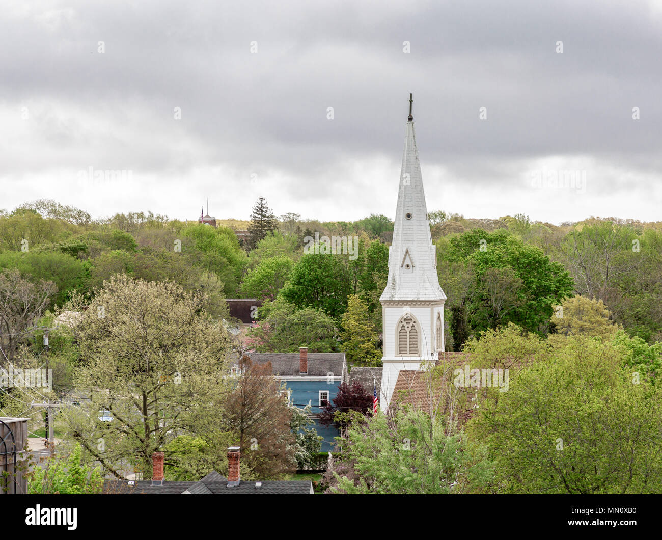 Blanc très grand clocher de l'église à Sag Harbor, NY Banque D'Images