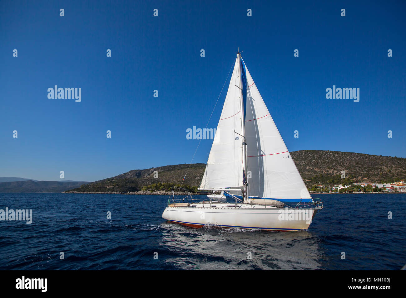 Yacht à voile plusieur bateaux dans la mer Egée. Yachts de luxe. Banque D'Images