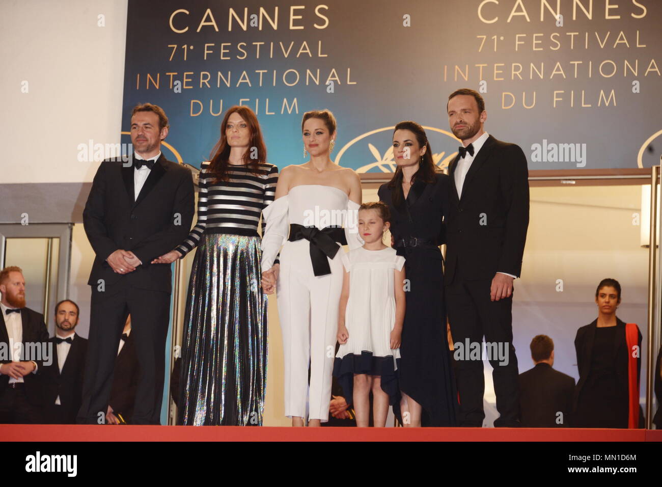 Cannes, France. 12 mai, 2018. CANNES, FRANCE - 12 MAI : (2L-R) Amélie Daure, Marion Cotillard, Ayline, Aksoy-Etaix Vanessa Filho et Alban Lenoir du film 'Gueule d'Ange' assister à la projection de "3 faces (Se Rokh) lors de la 71e assemblée annuelle du Festival du Film de Cannes au Palais des Festivals le 12 mai 2018 à Cannes, France. Credit : Frederick Injimbert/ZUMA/Alamy Fil Live News Banque D'Images