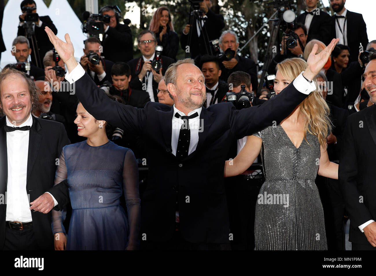 Cannes, France. 13 mai, 2018. Benoit Poelvoorde à la débrouiller (Le Grand Bain)' premiere lors de la 71 e édition du Festival de Cannes au Palais des Festivals le 13 mai 2018 à Cannes, France. Crédit : John Rasimus/Media Punch ***FRANCE, SUÈDE, NORVÈGE, FINLANDE, USA, DENARK, la République tchèque, l'AMÉRIQUE DU SUD SEULEMENT*** Crédit : MediaPunch Inc/Alamy Live News Banque D'Images