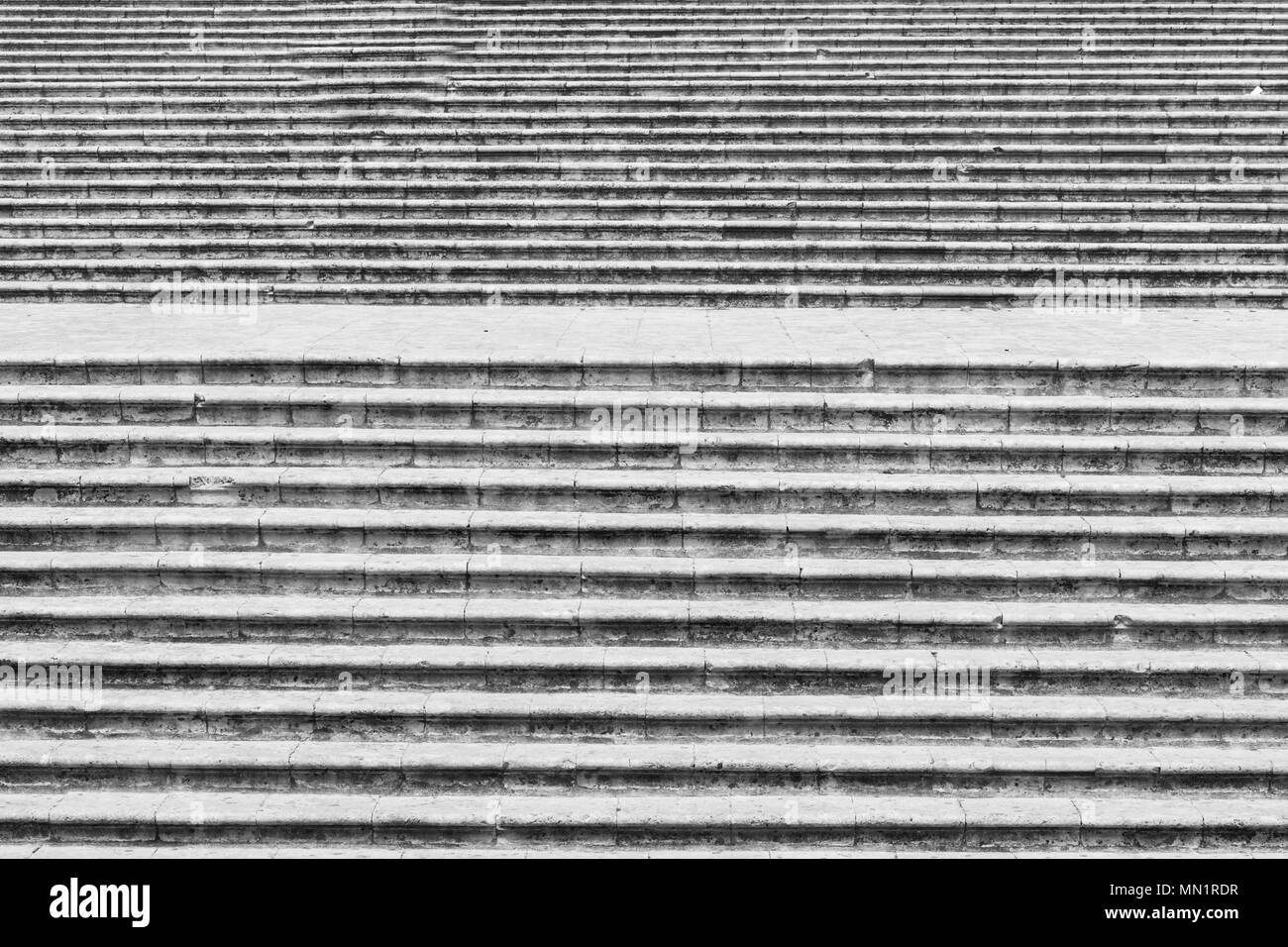 Abstrait et conceptuel de pattern, escaliers. ressources graphiques. Pavage en brique face escalier bordé par un mur dans un angle oblique close up pour voir Banque D'Images