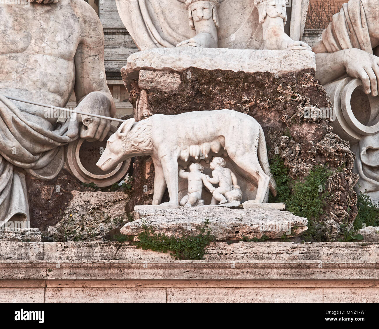 Rome La fondation de Rome. Louve du capitole nourrir Romulus et Remus sculpture dans la Piazza