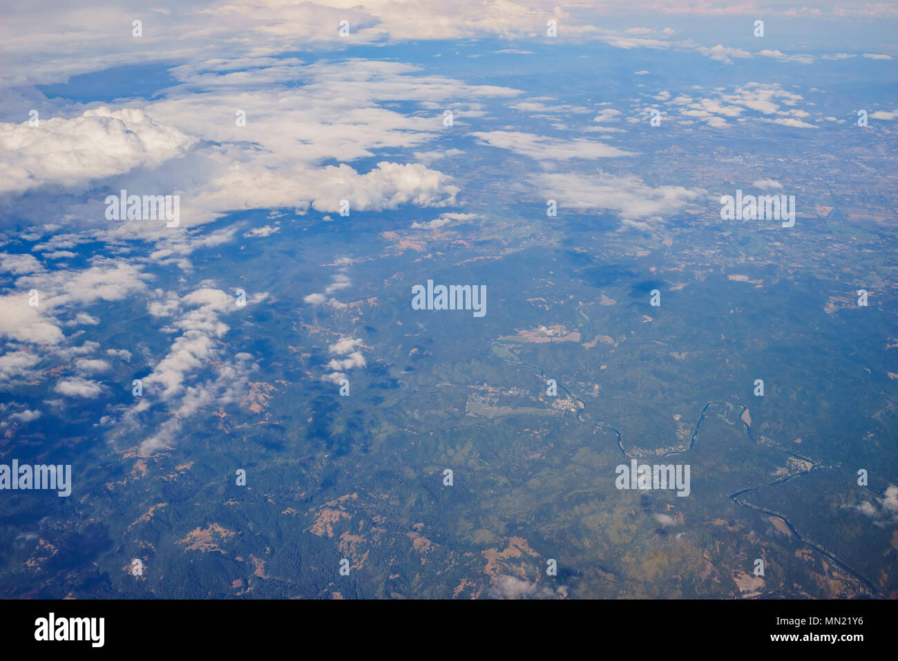 Vue aérienne de campagne paysage près de San Francisco à partir d'un avion siège de fenêtre Banque D'Images