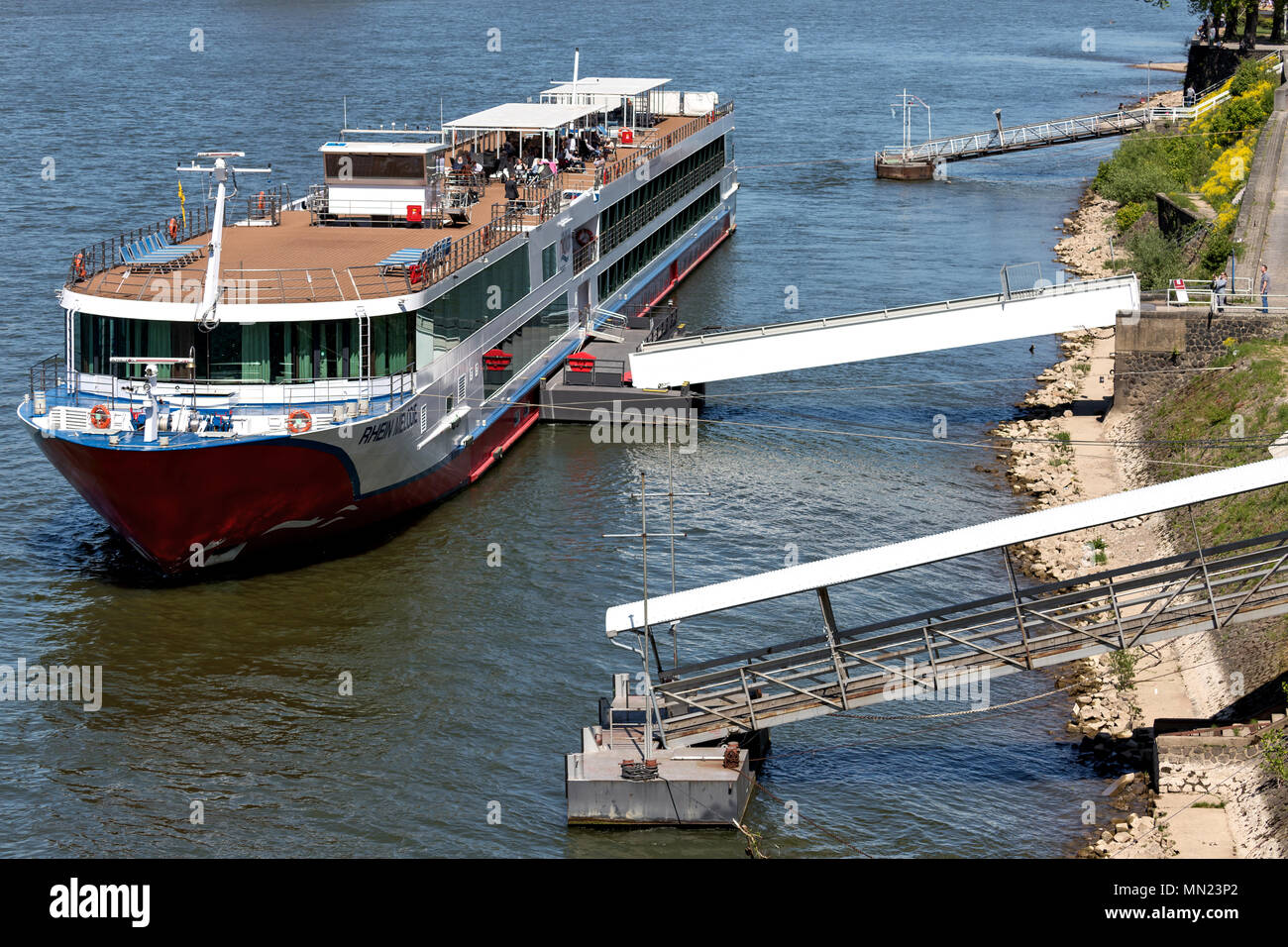 Bateau de croisière Rver RHEIN MELODIE de Nicko Croisières à Cologne, Allemagne. RHEIN MELODIE a une capacité de 198 passagers et de 132 m de long. Banque D'Images