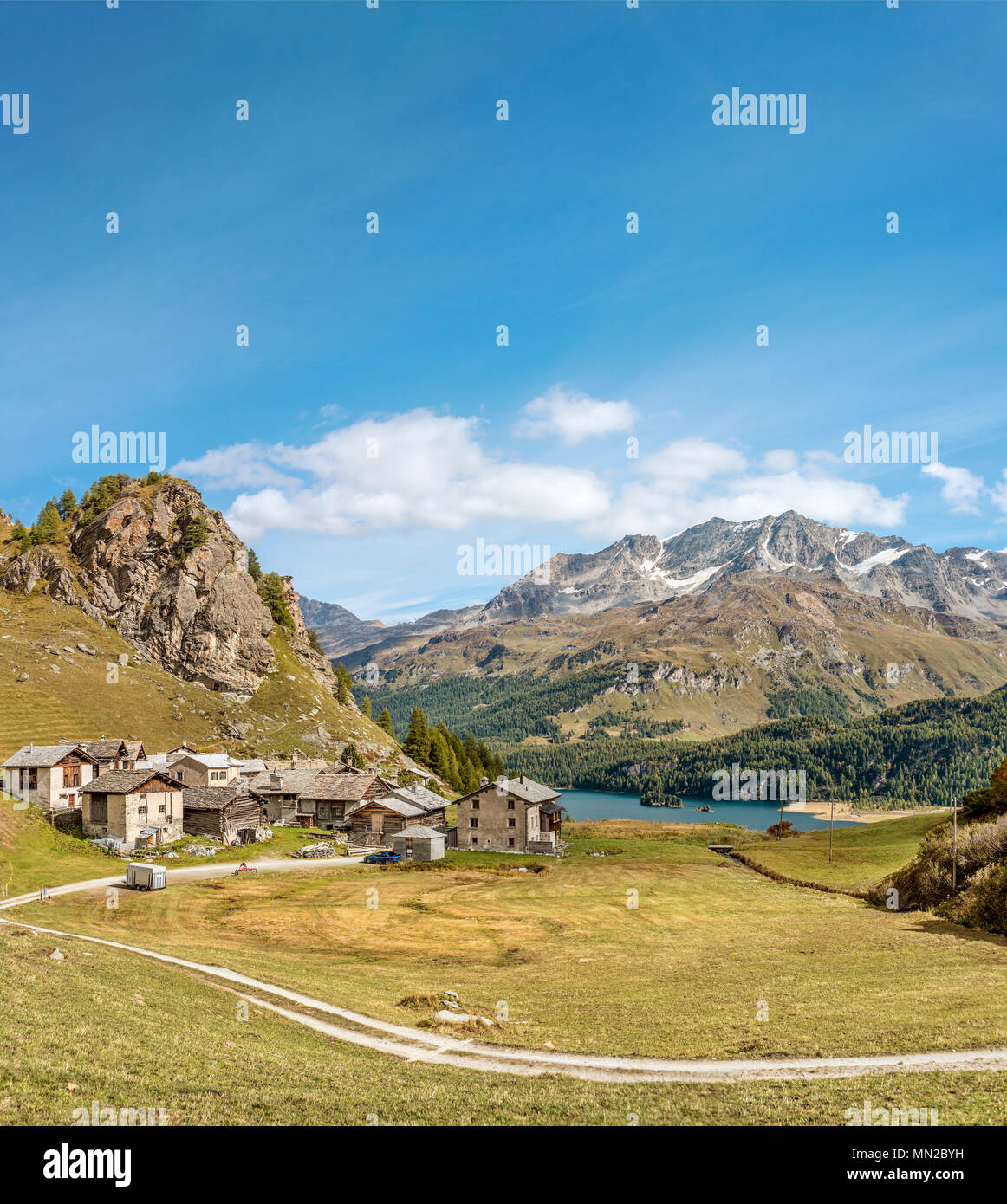 Heidi Village Grevasalvas en été, Grisons, Suisse | Heididorf Grevasalvas im Sommer, Grisons, Suisse Banque D'Images